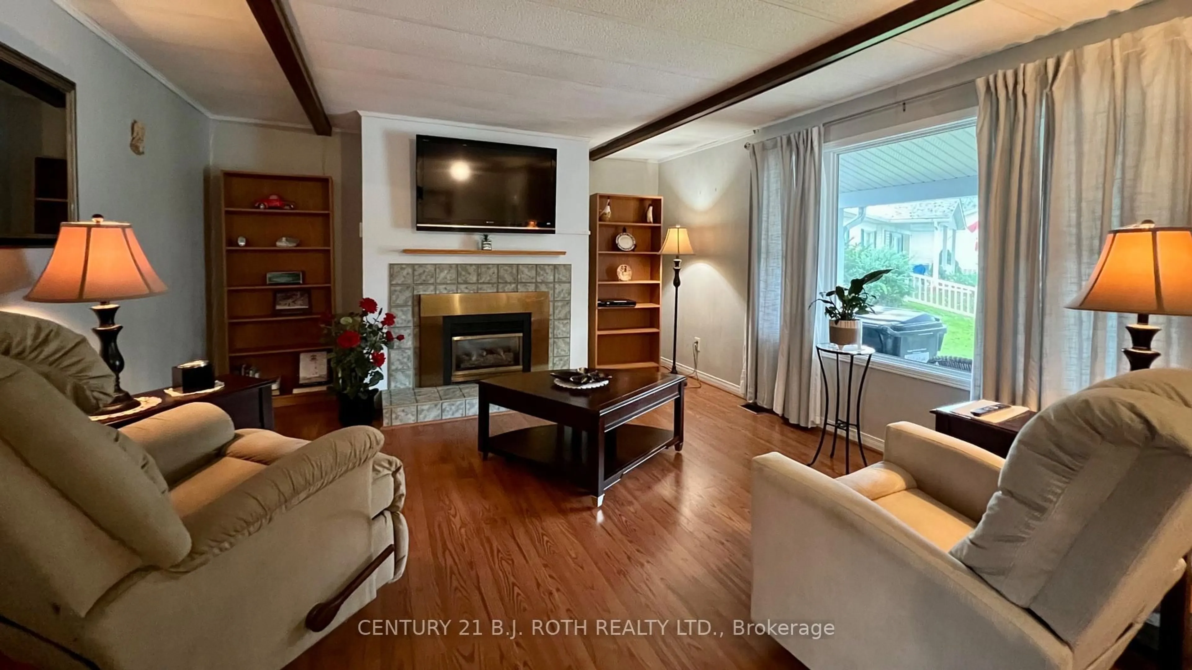 Living room with furniture, wood/laminate floor for 6 Walnut Crt, Innisfil Ontario L9S 1M7