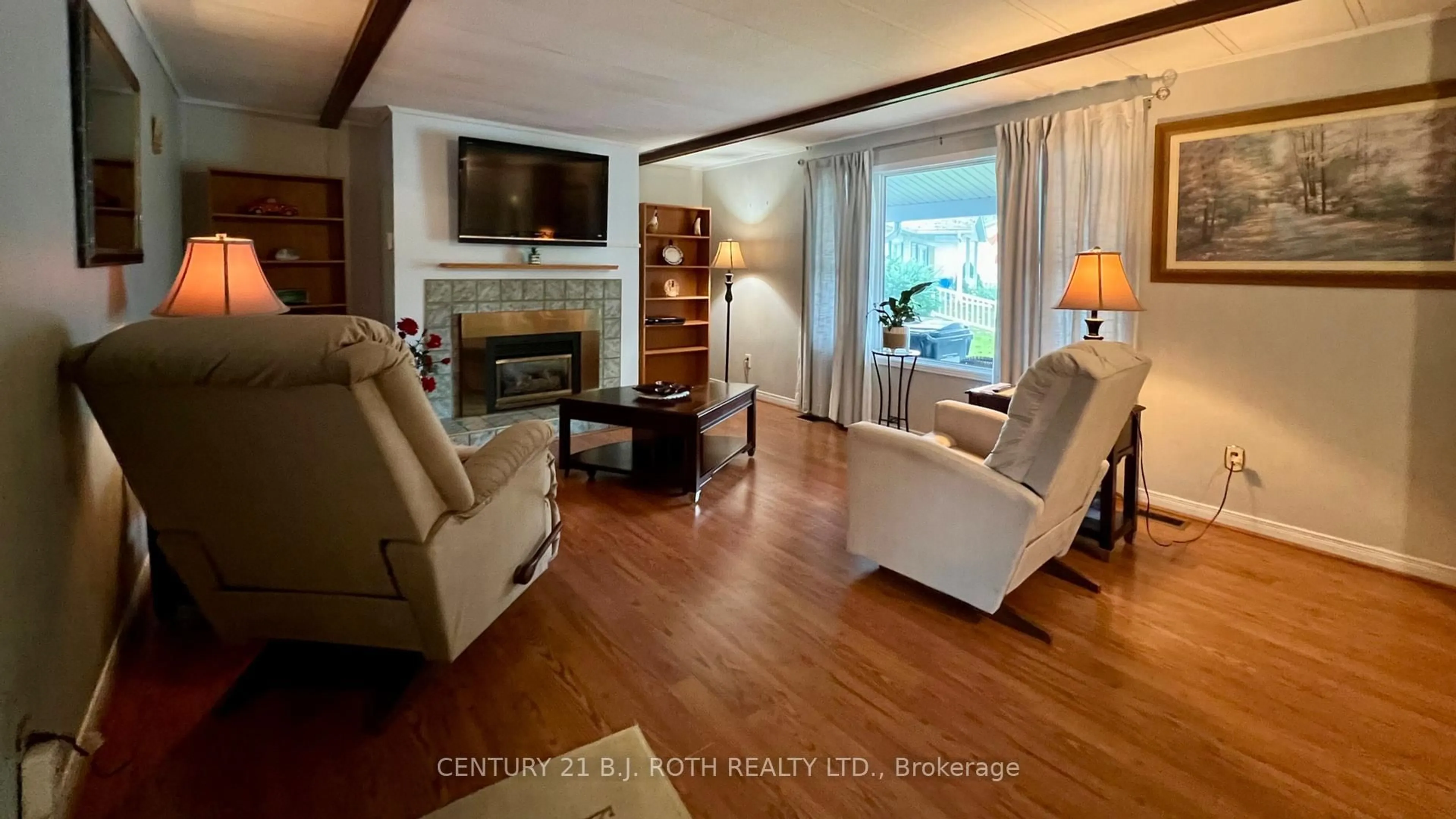 Living room with furniture, wood/laminate floor for 6 Walnut Crt, Innisfil Ontario L9S 1M7