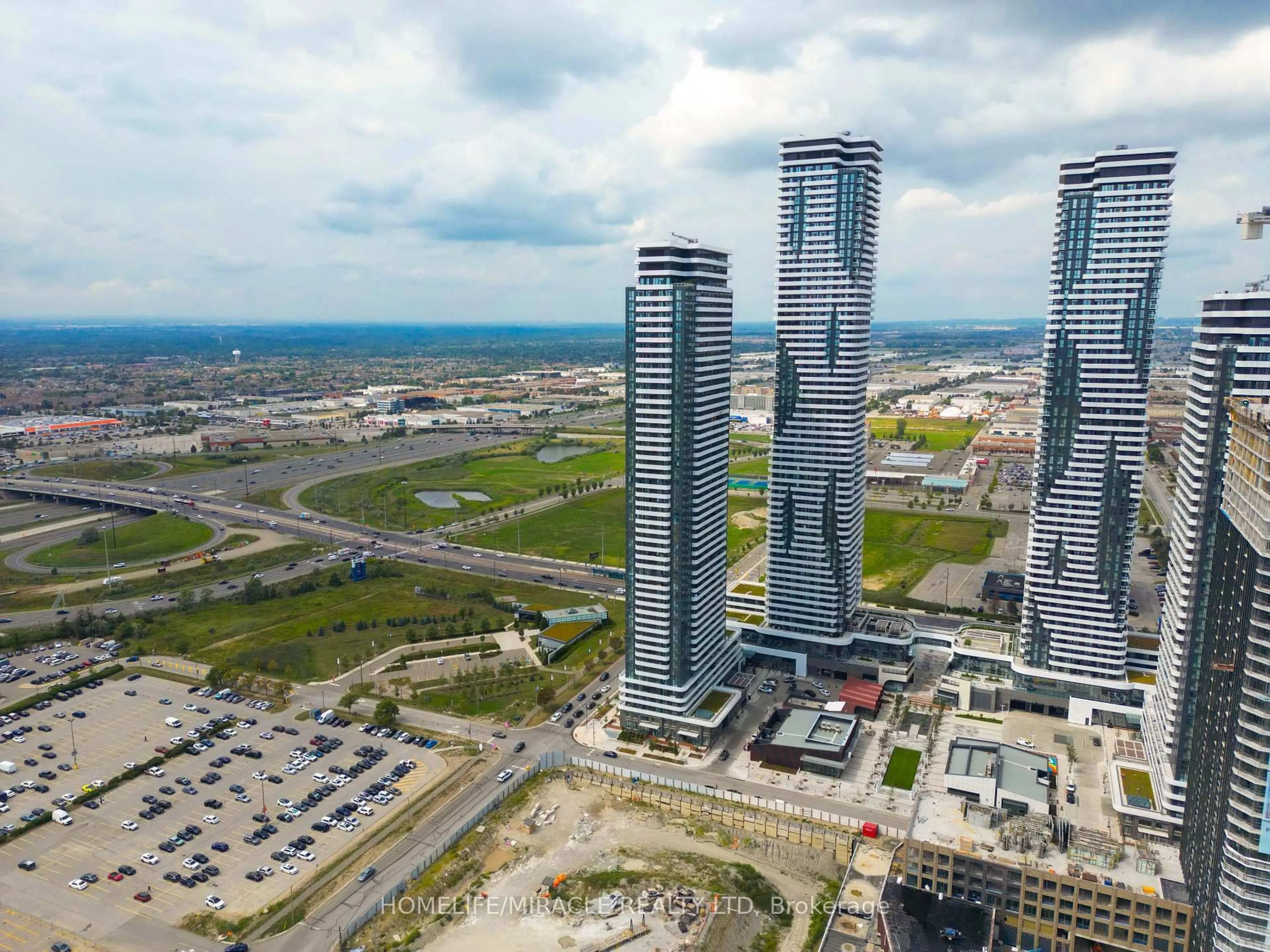 A pic from outside/outdoor area/front of a property/back of a property/a pic from drone, city buildings view from balcony for 195 Commerce St #3612, Vaughan Ontario L4K 5Z7