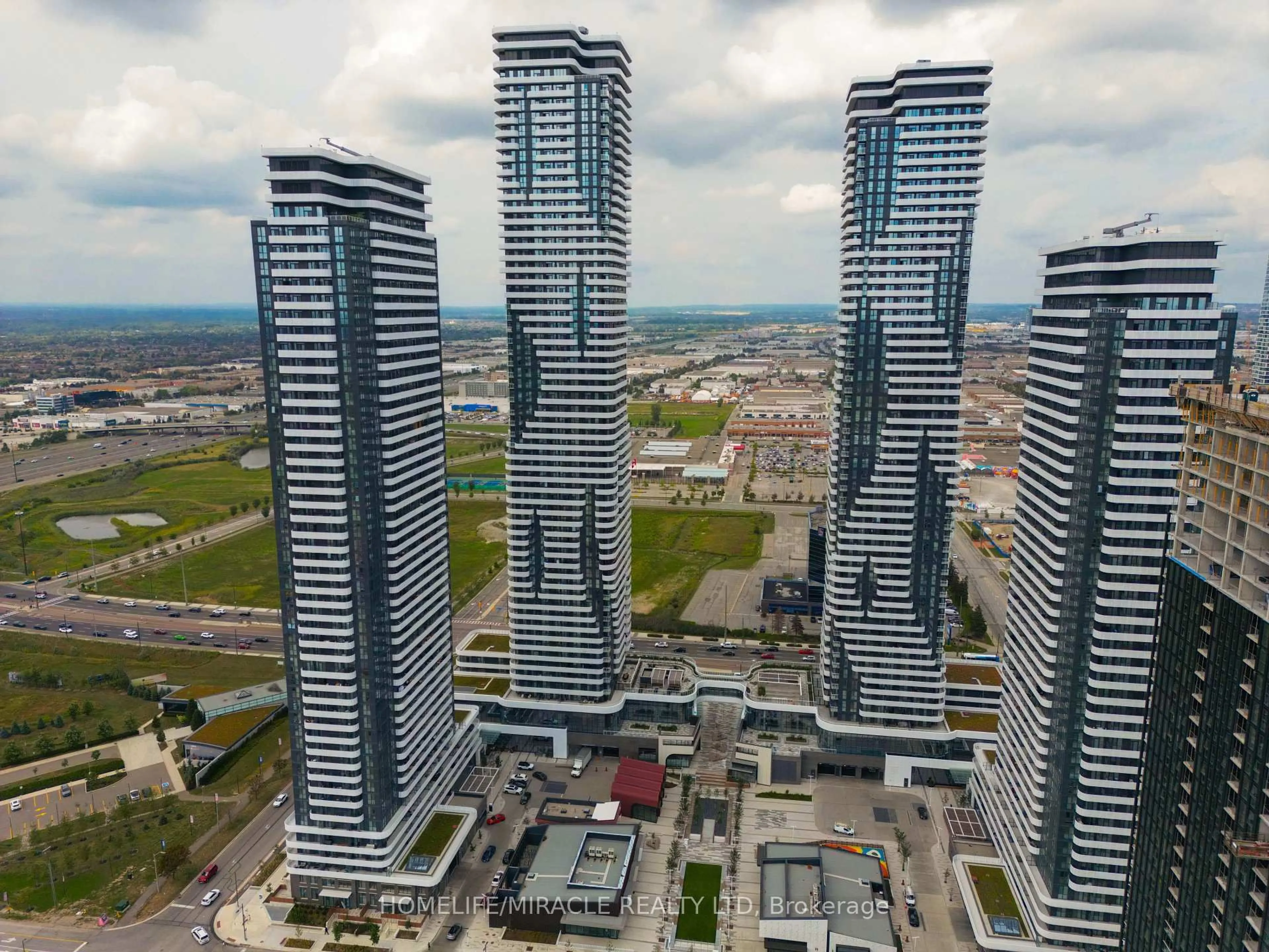 A pic from outside/outdoor area/front of a property/back of a property/a pic from drone, city buildings view from balcony for 195 Commerce St #3612, Vaughan Ontario L4K 5Z7