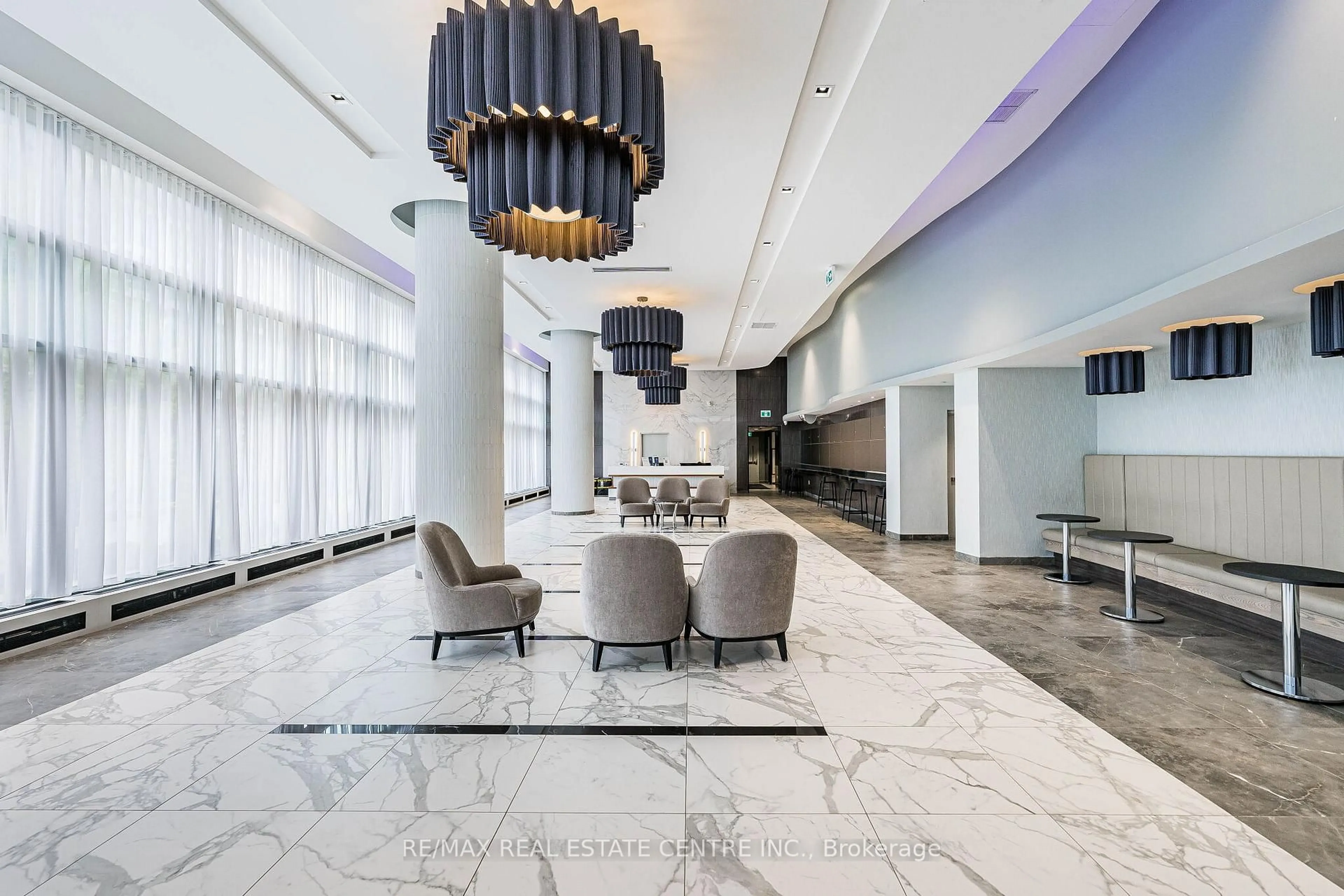 Lobby for 105 Oneida Cres #1909, Richmond Hill Ontario L4B 0H6
