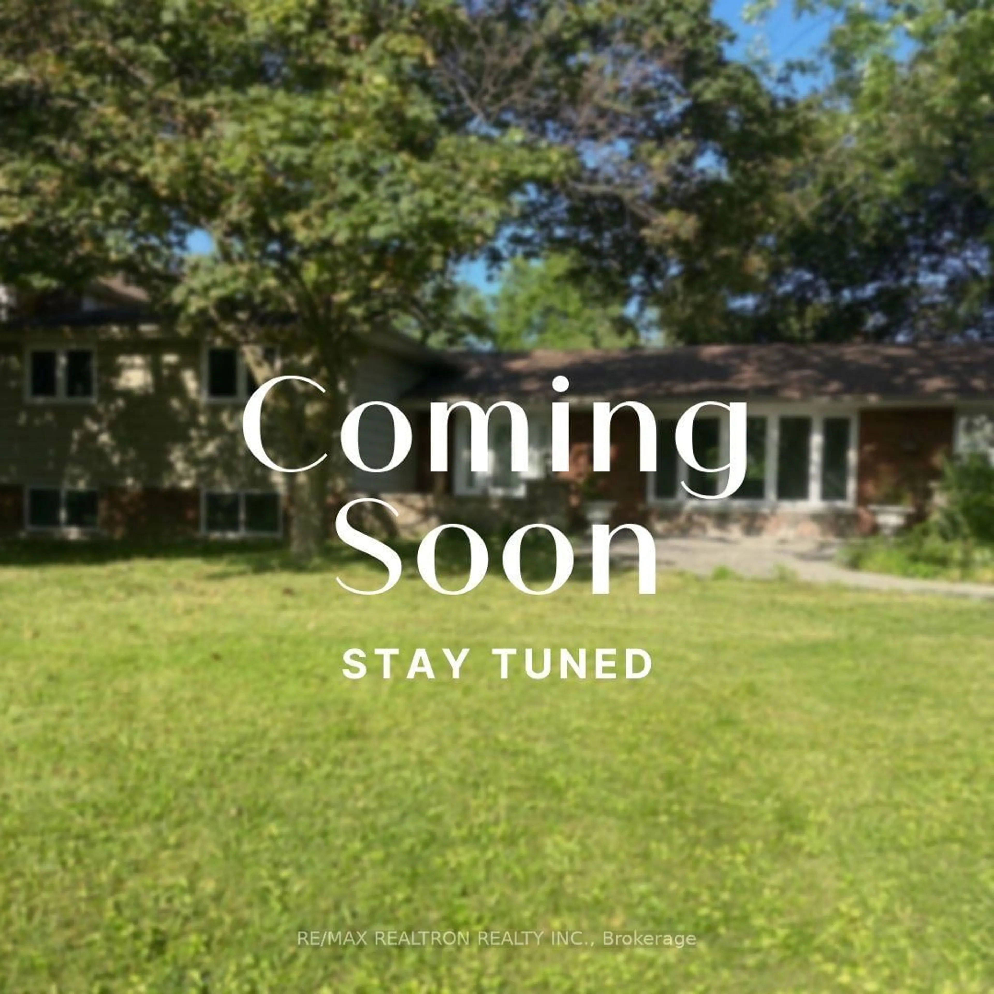 A pic from outside/outdoor area/front of a property/back of a property/a pic from drone, street for 41 Hamilton Dr, Newmarket Ontario L3Y 3E7