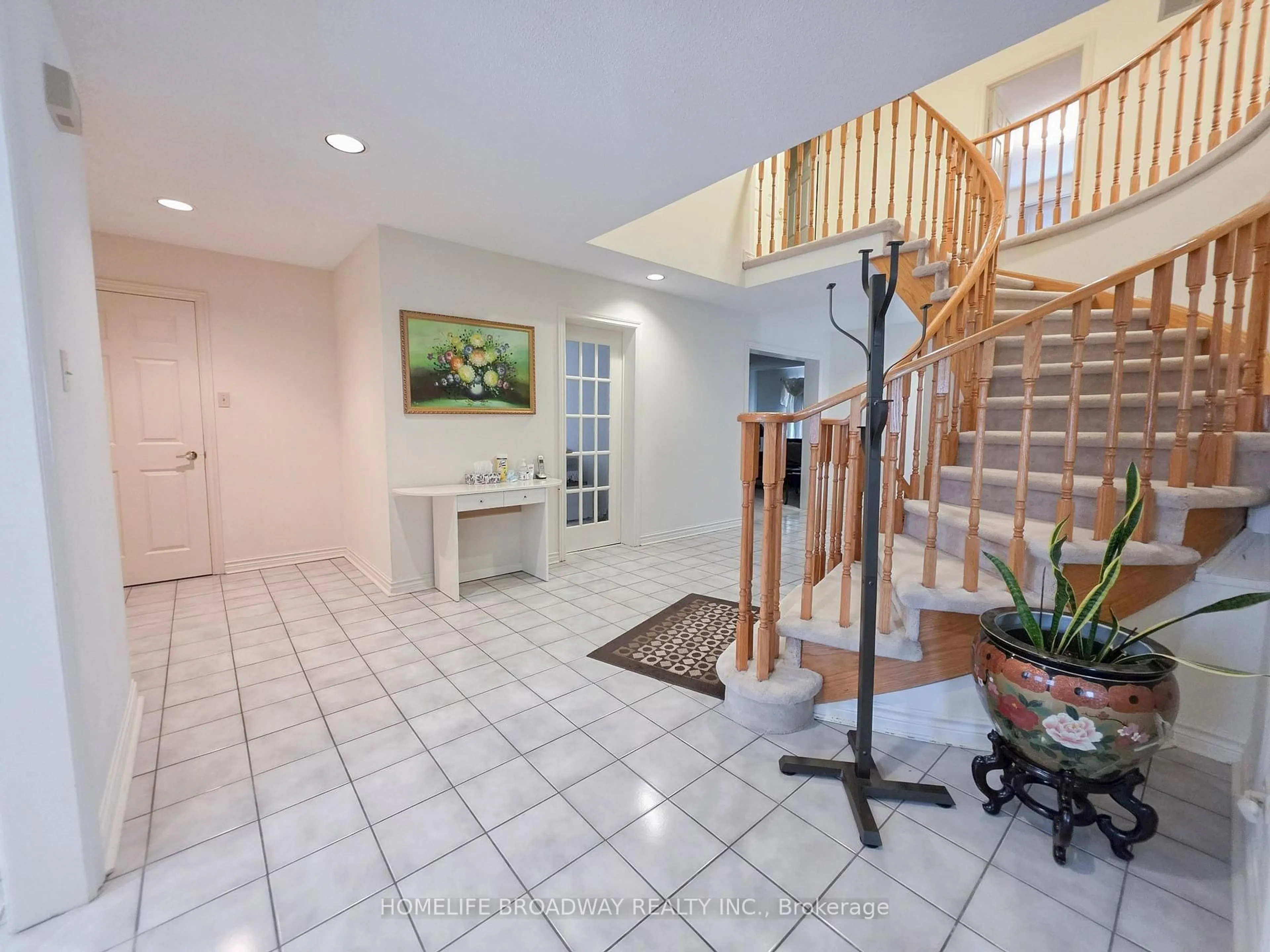 Indoor entryway for 31 Hyde Park Dr, Richmond Hill Ontario L4B 1V2