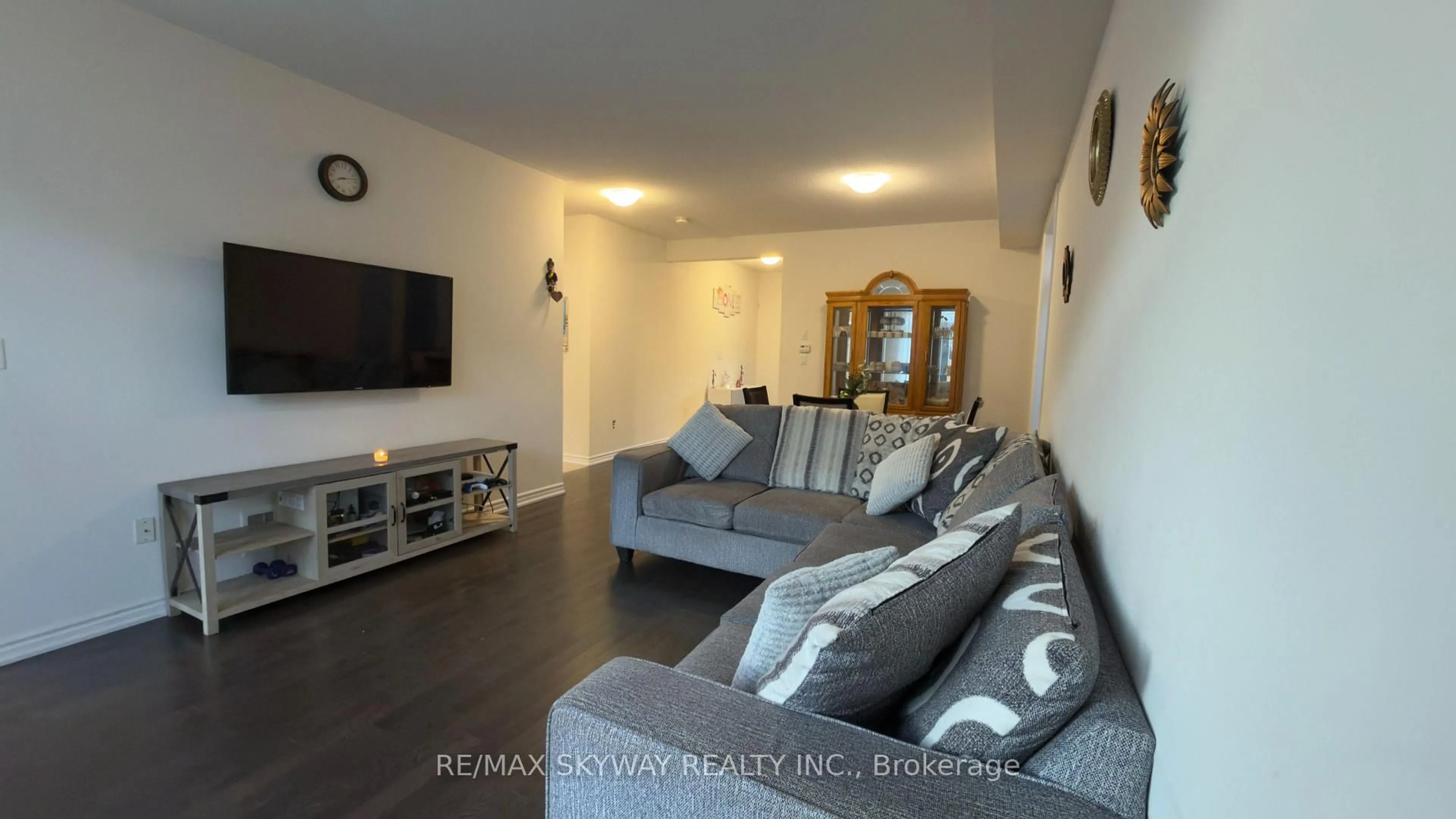 Living room with furniture, unknown for 2170 Lozenby St, Innisfil Ontario L9S 0M9