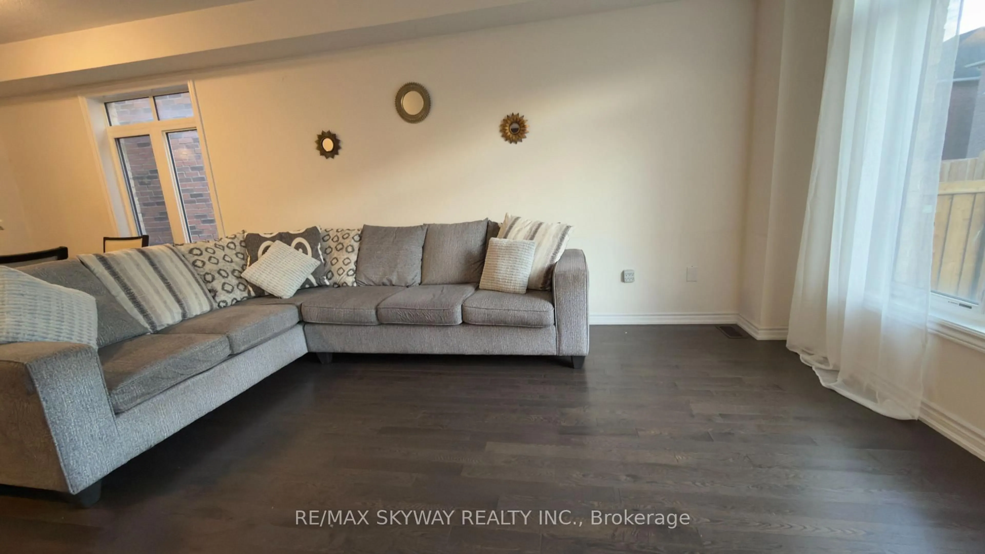 Living room with furniture, unknown for 2170 Lozenby St, Innisfil Ontario L9S 0M9