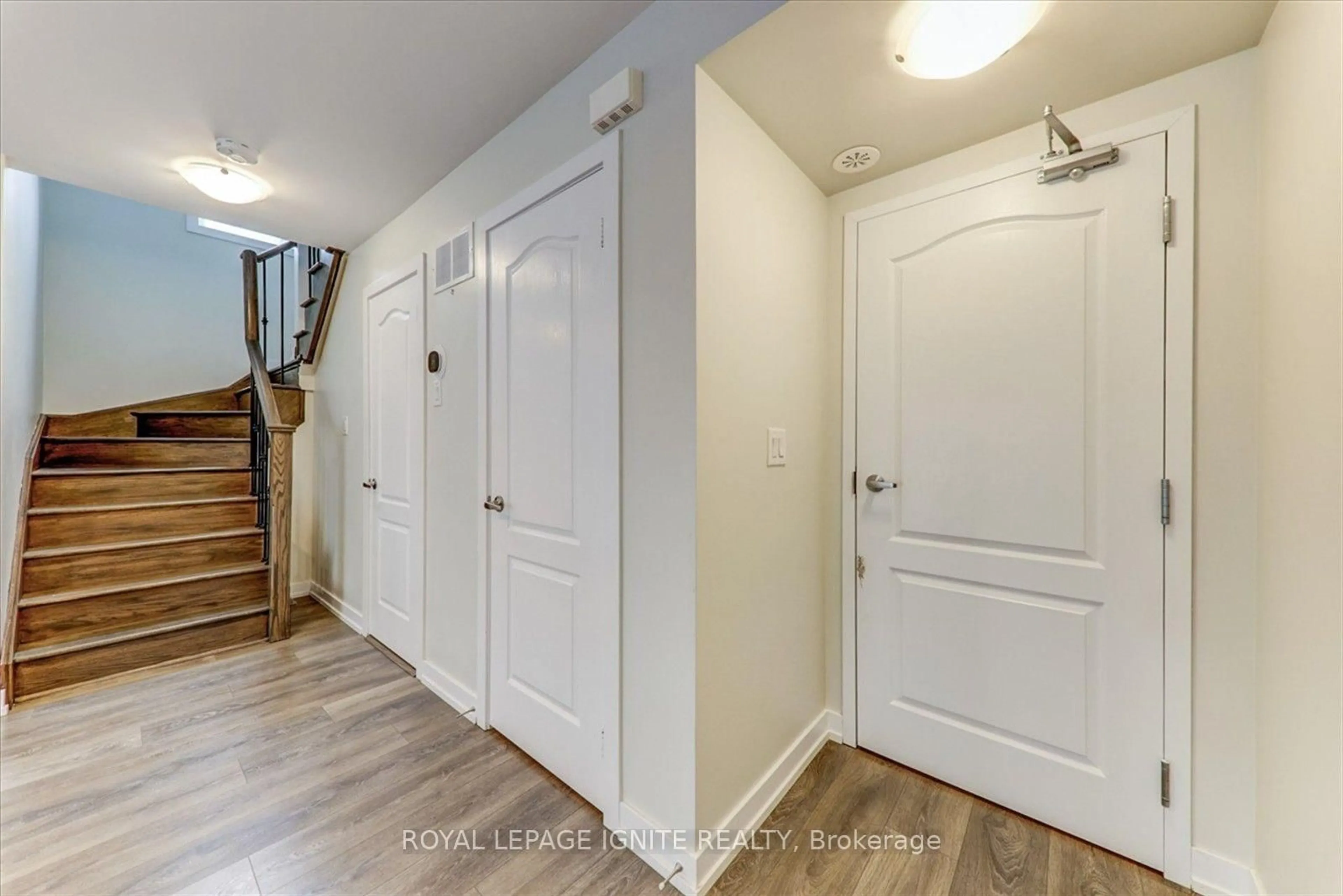 Indoor entryway for 2 Gable Hurst Way #2704, Markham Ontario L6B 1N5