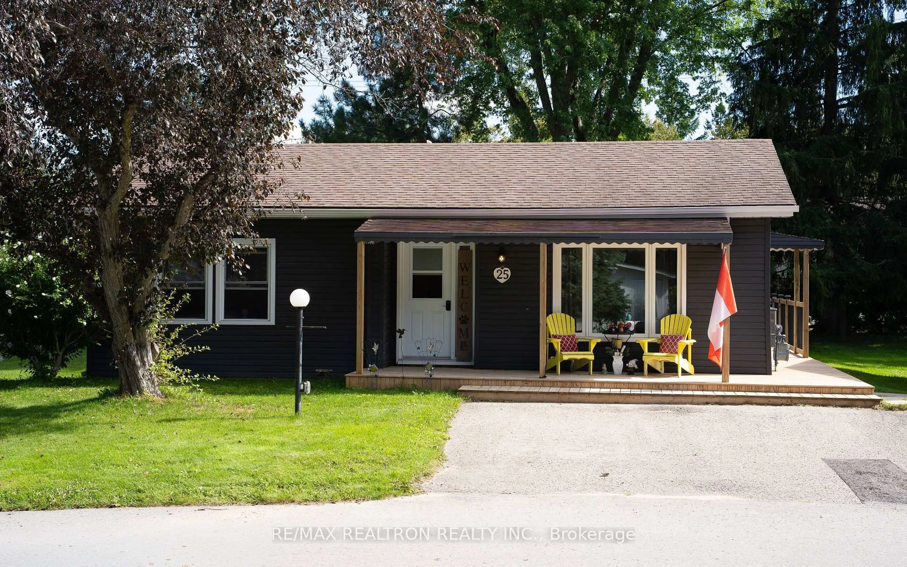 Patio, street for 25 Cherrywood Lane, Innisfil Ontario L9S 1M6