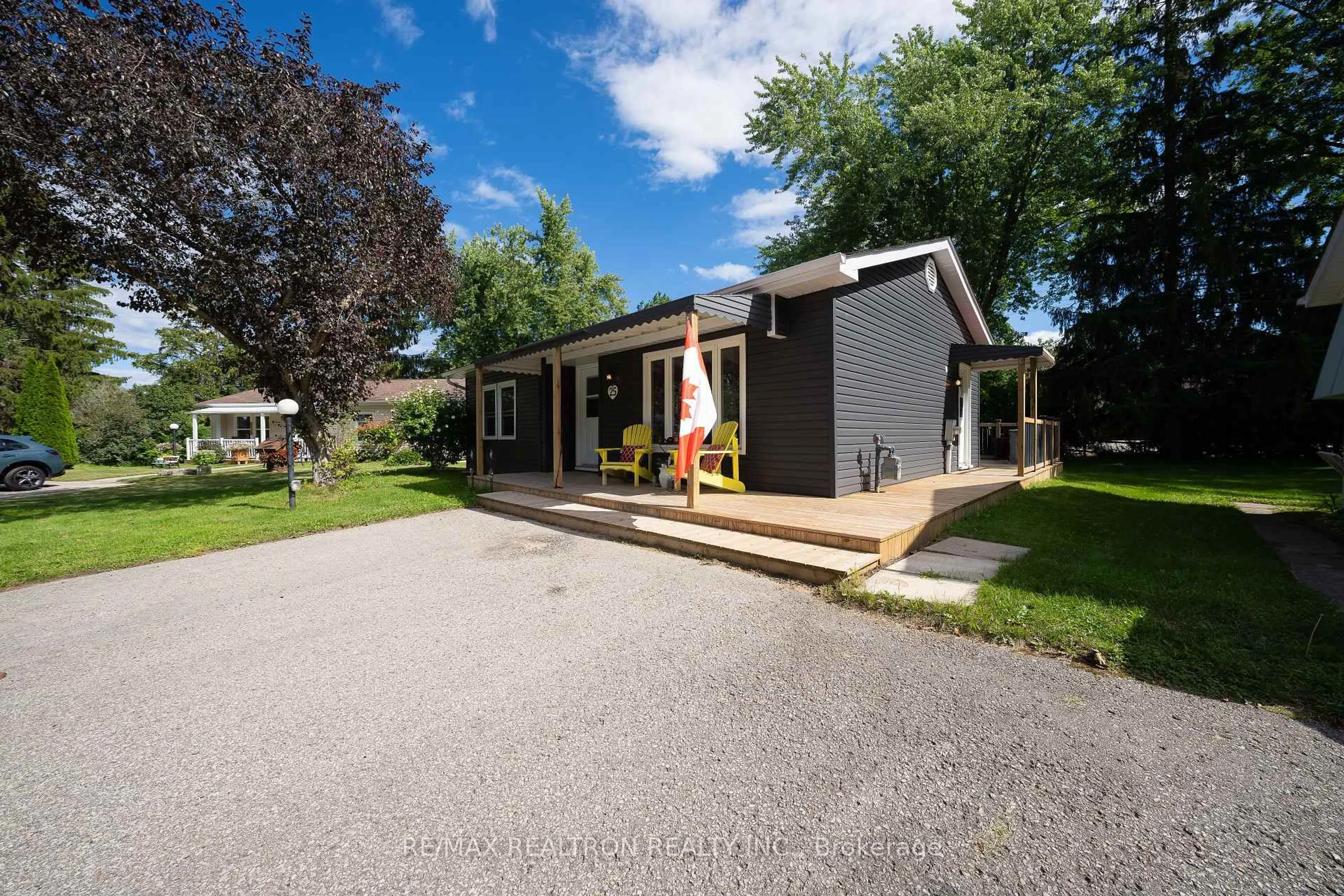 Patio, street for 25 Cherrywood Lane, Innisfil Ontario L9S 1M6