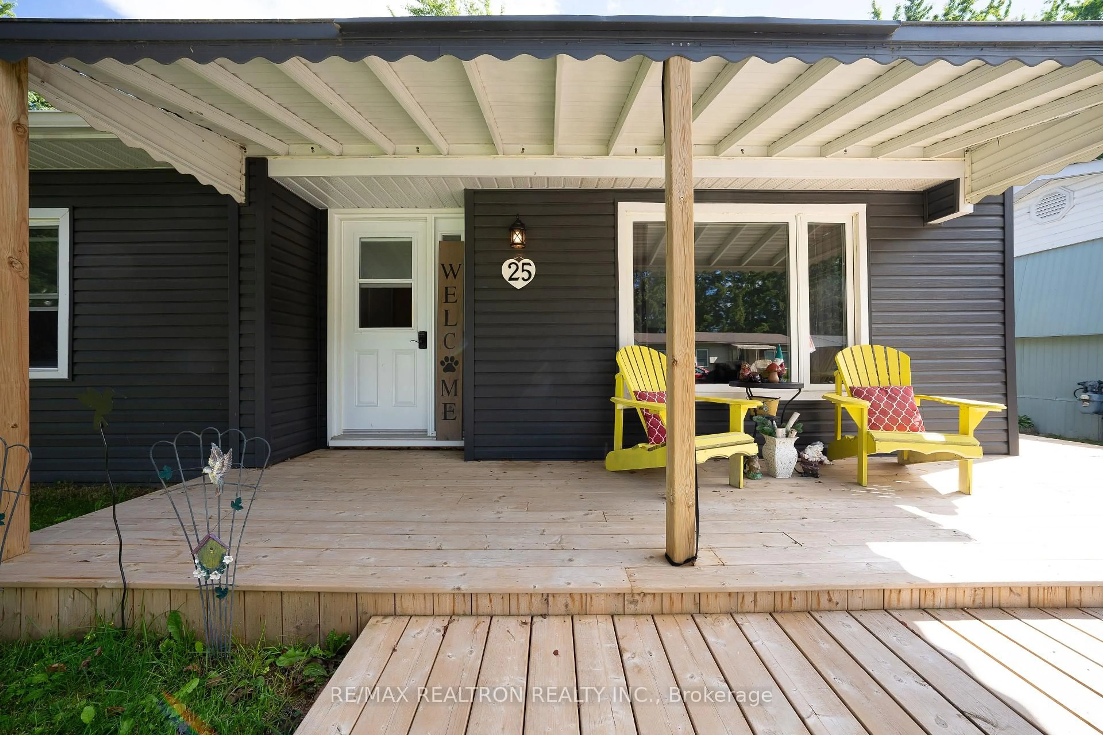 Patio, street for 25 Cherrywood Lane, Innisfil Ontario L9S 1M6