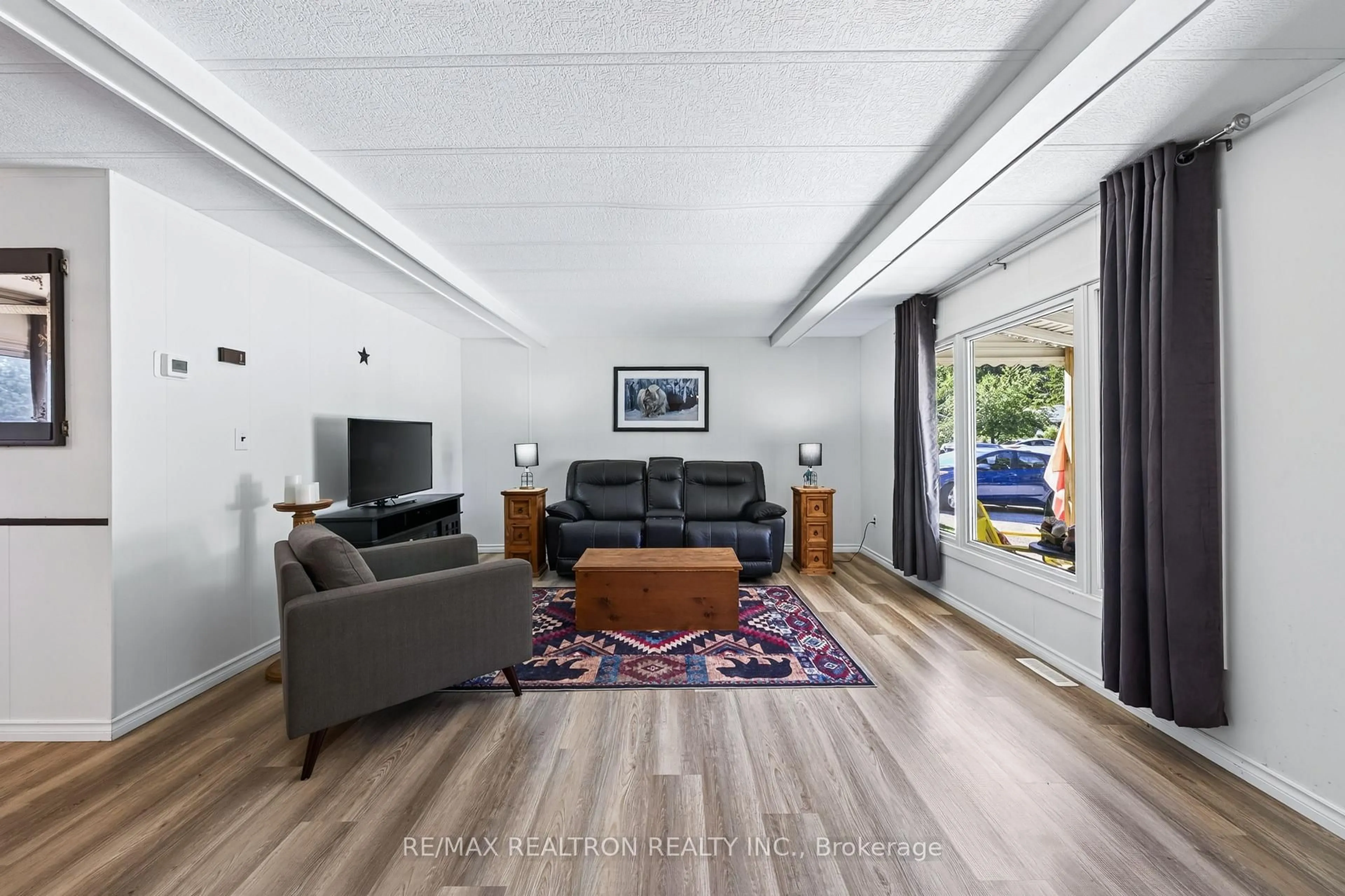 Living room with furniture, unknown for 25 Cherrywood Lane, Innisfil Ontario L9S 1M6