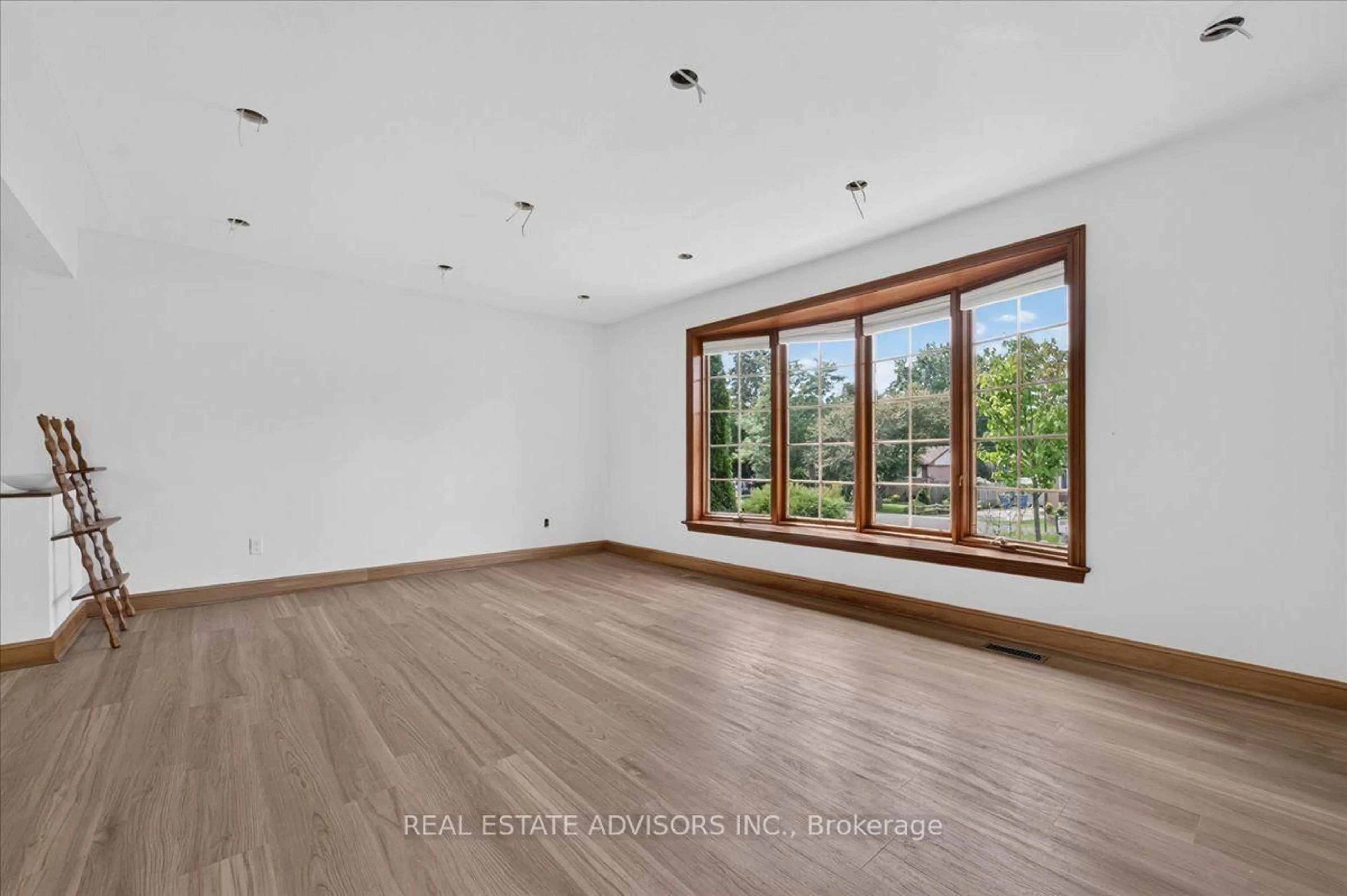 A pic of a room for 233 East St, East Gwillimbury Ontario L9N 1K8