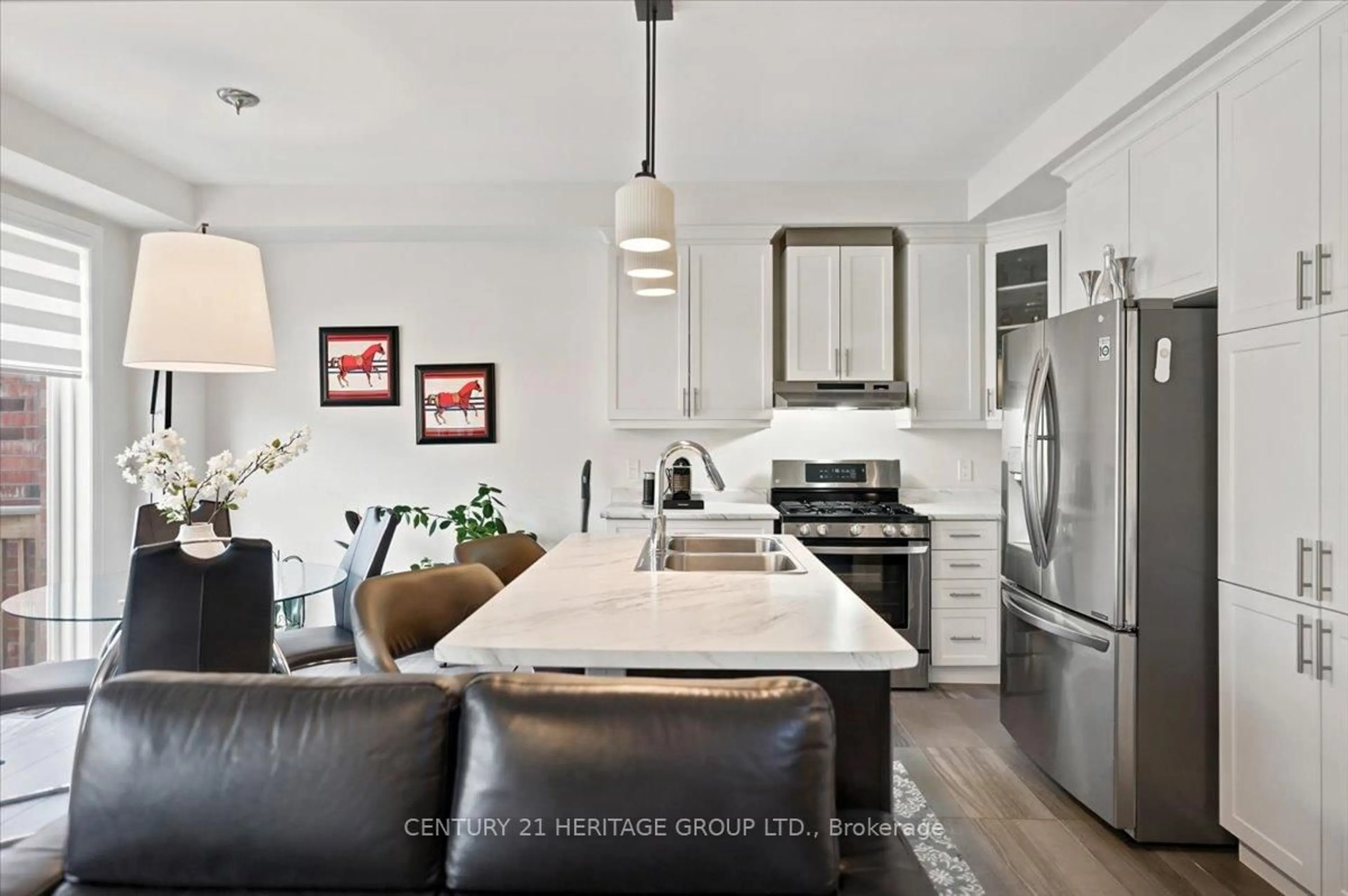Open concept kitchen, unknown for 100 Mondial Cres, East Gwillimbury Ontario L9N 0S2