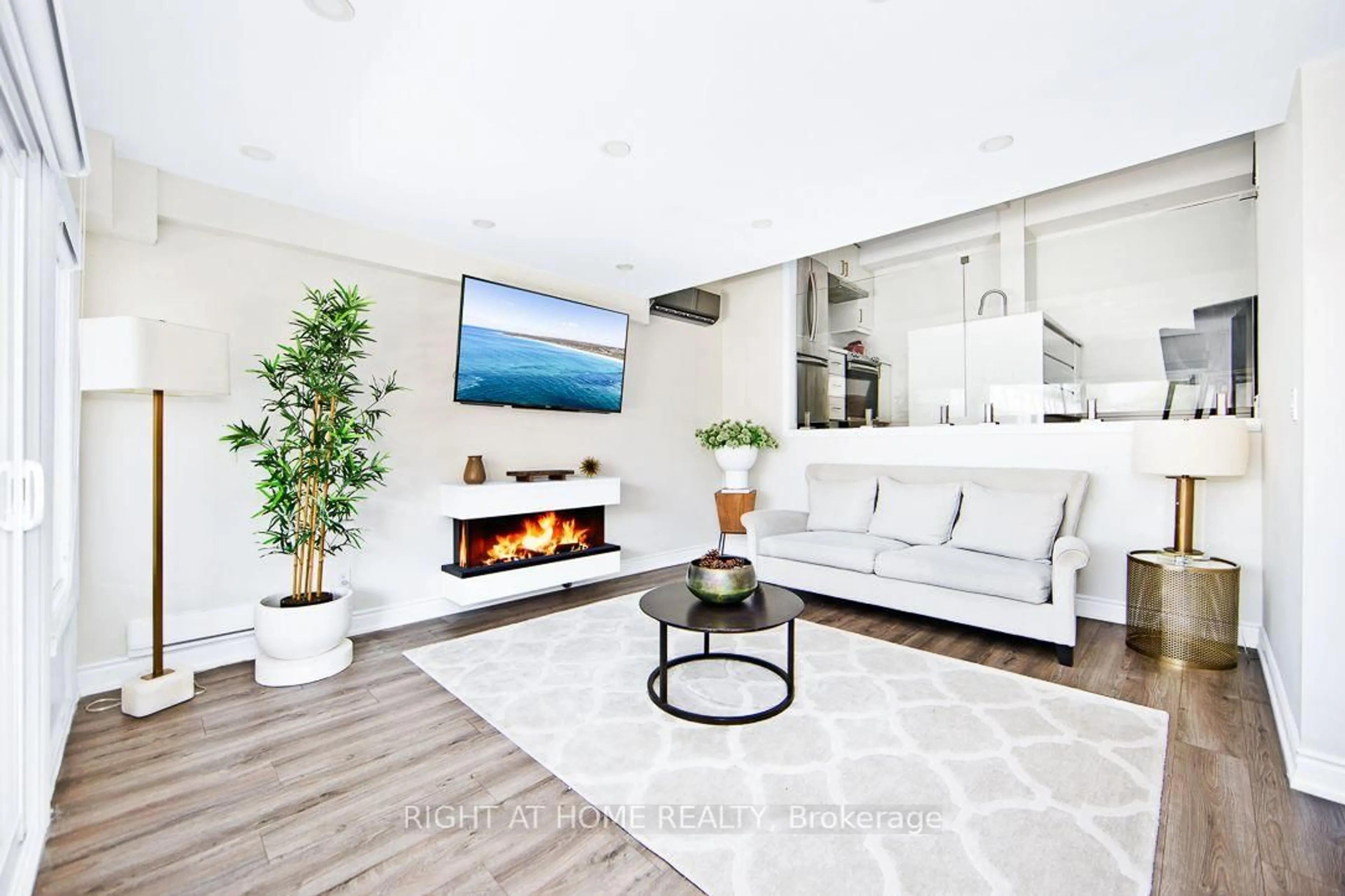 Living room with furniture, unknown for 269 Milestone Cres, Aurora Ontario L4G 3M2
