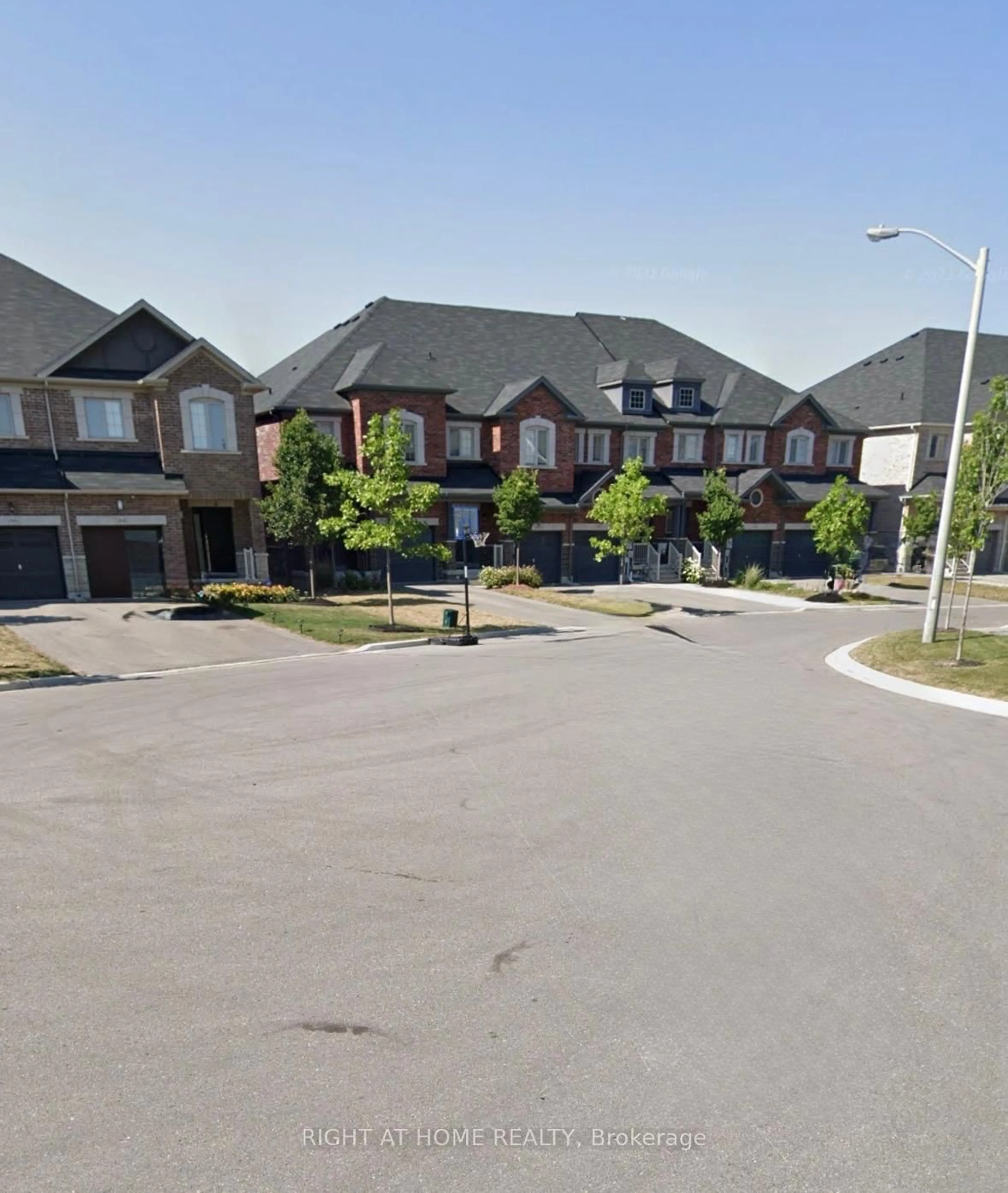 A pic from outside/outdoor area/front of a property/back of a property/a pic from drone, street for 60 Zachary Pl, Vaughan Ontario L4H 3S4