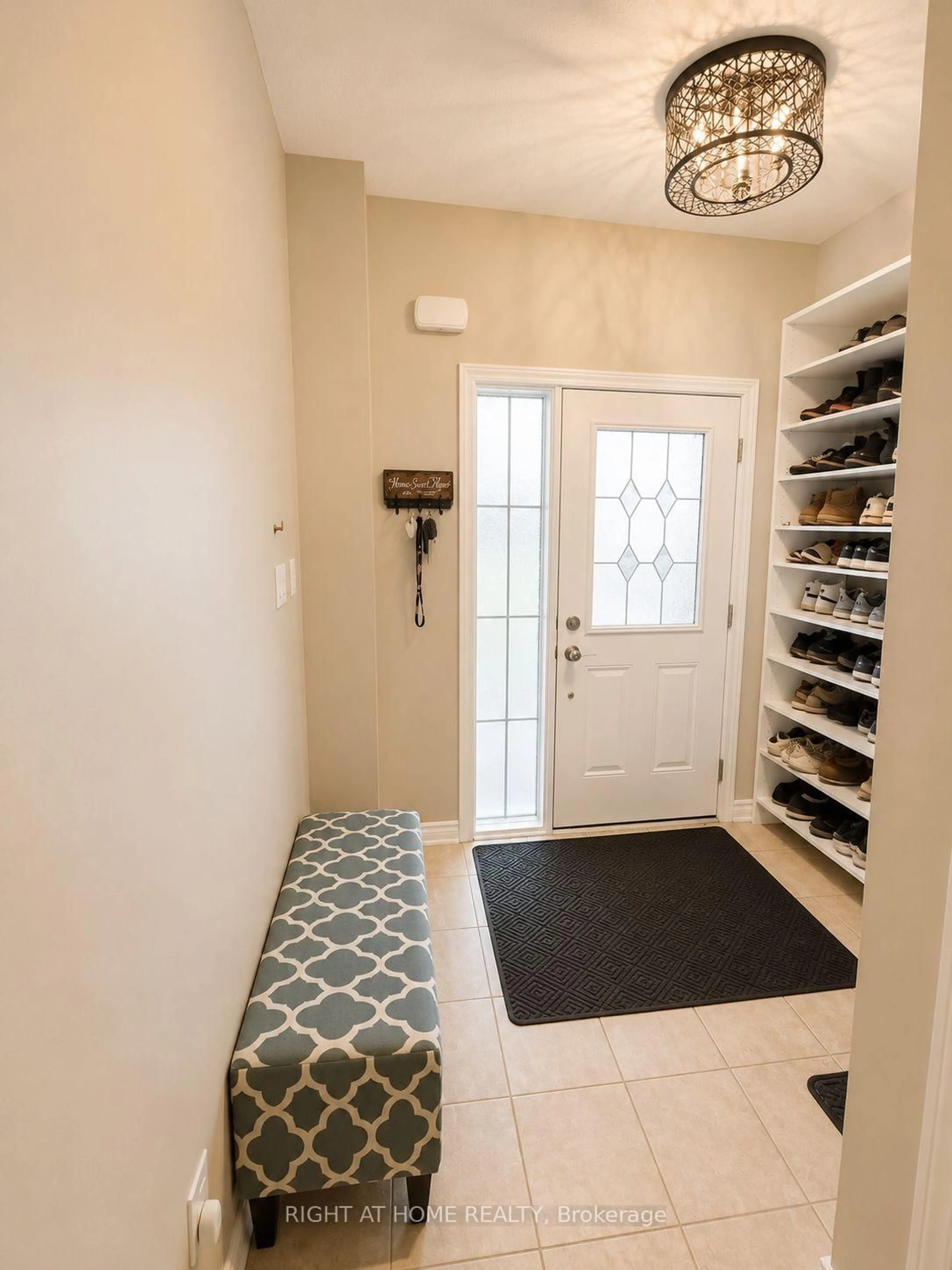 Indoor entryway for 60 Zachary Pl, Vaughan Ontario L4H 3S4