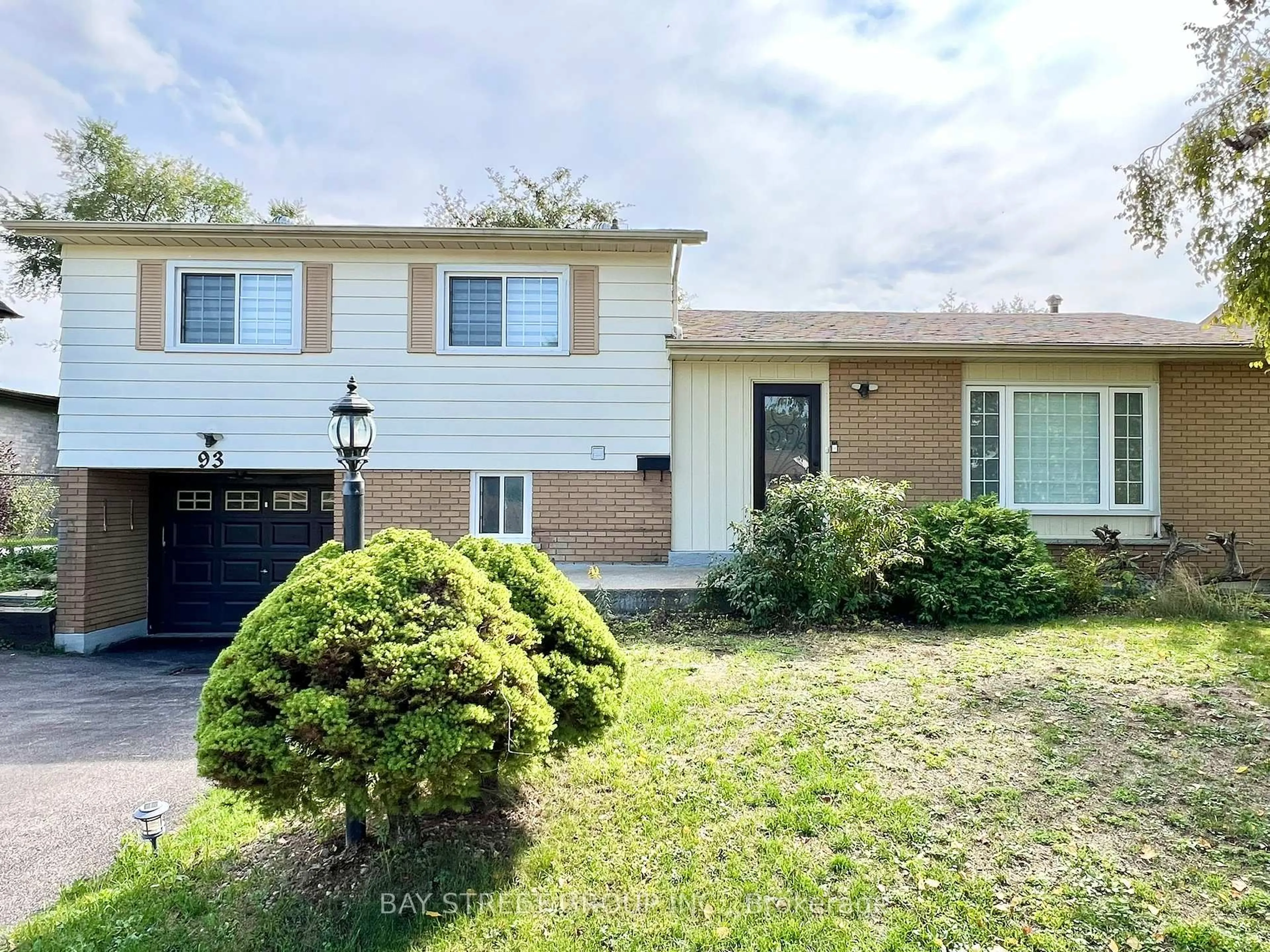 Home with vinyl exterior material, street for 93 Parkway Ave, Markham Ontario L3P 2H1