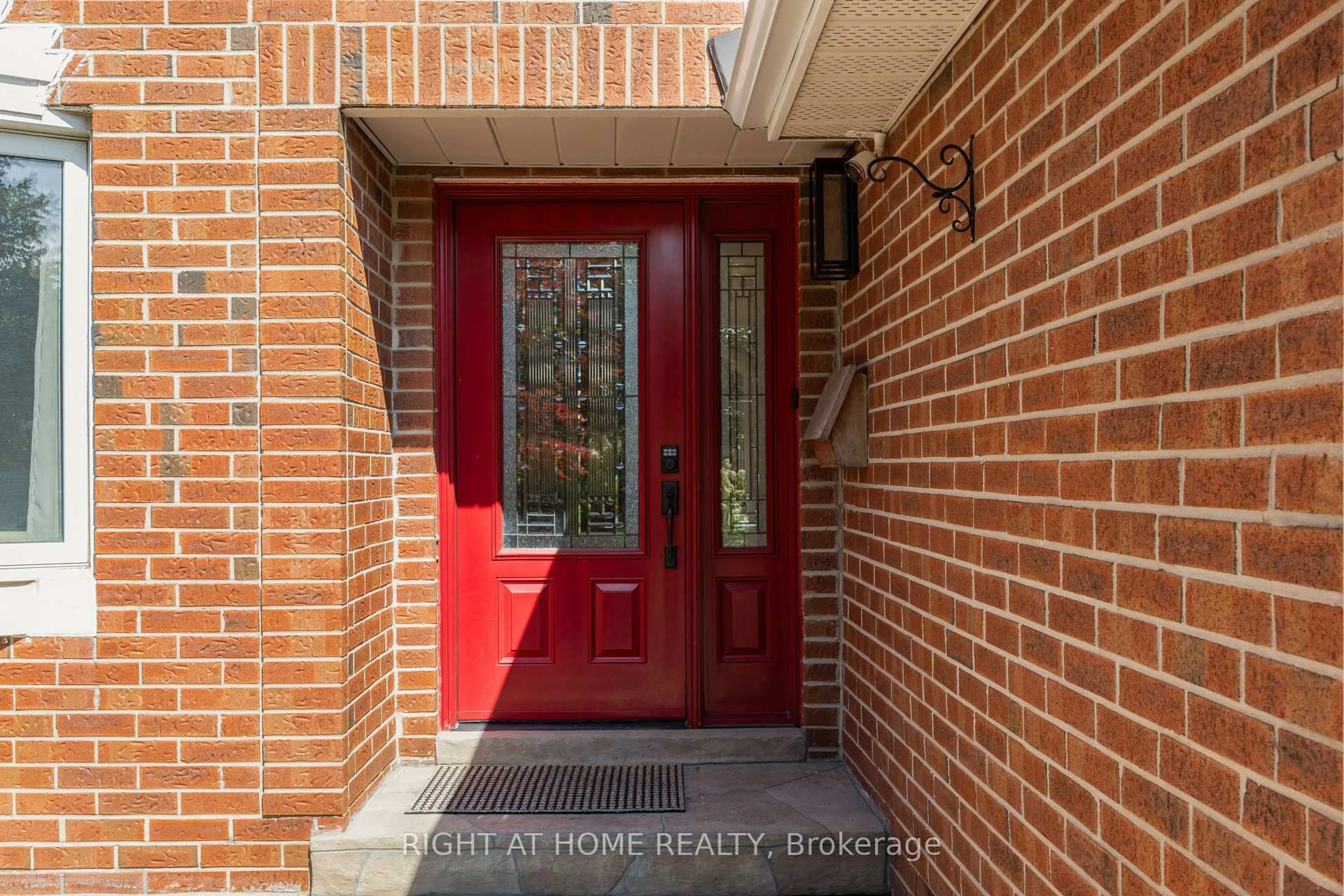 Indoor entryway for 262 Yorkshire Dr, Newmarket Ontario L3Y 6J7