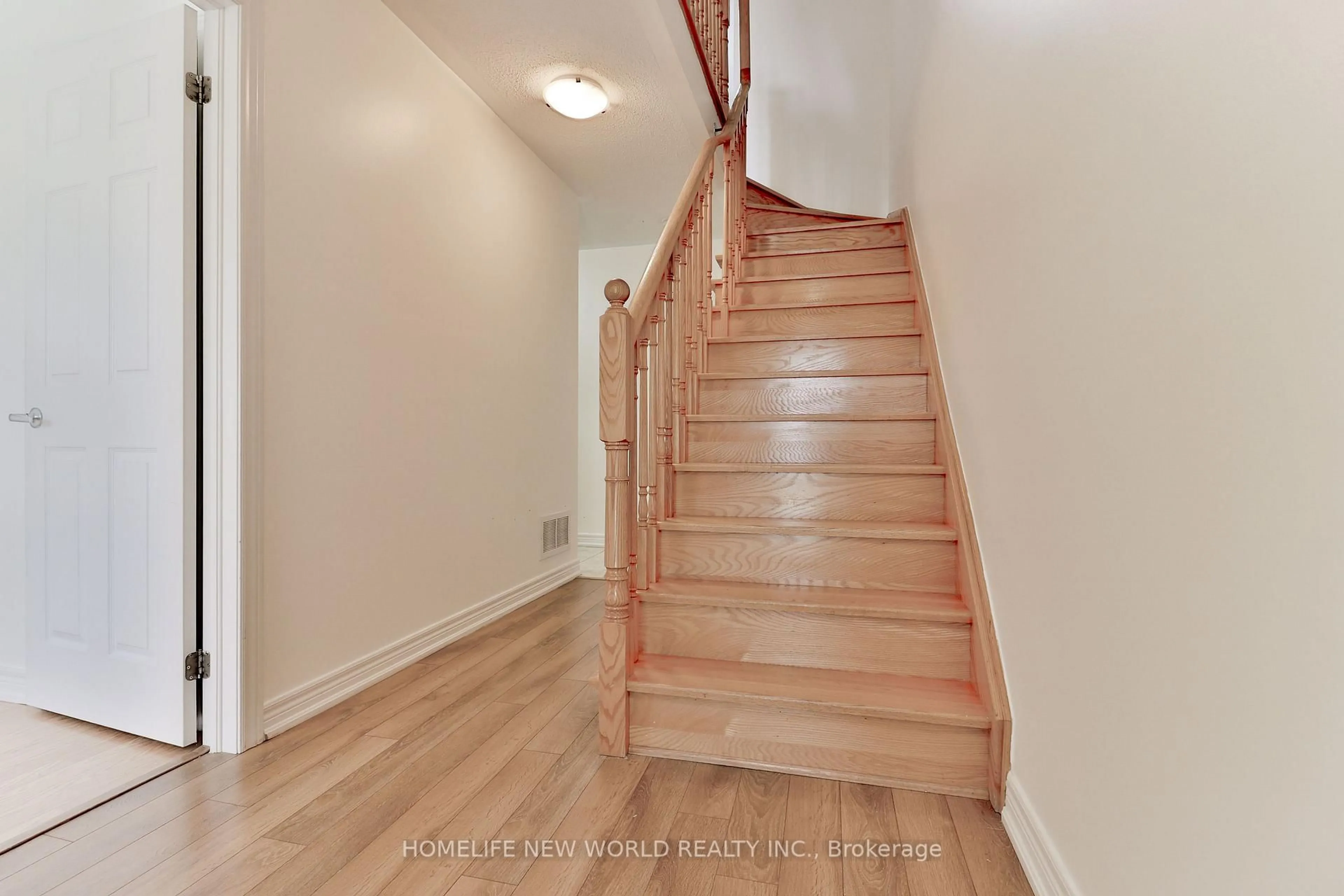 Stairs for 10004 McCowan Rd, Markham Ontario L6C 0N3