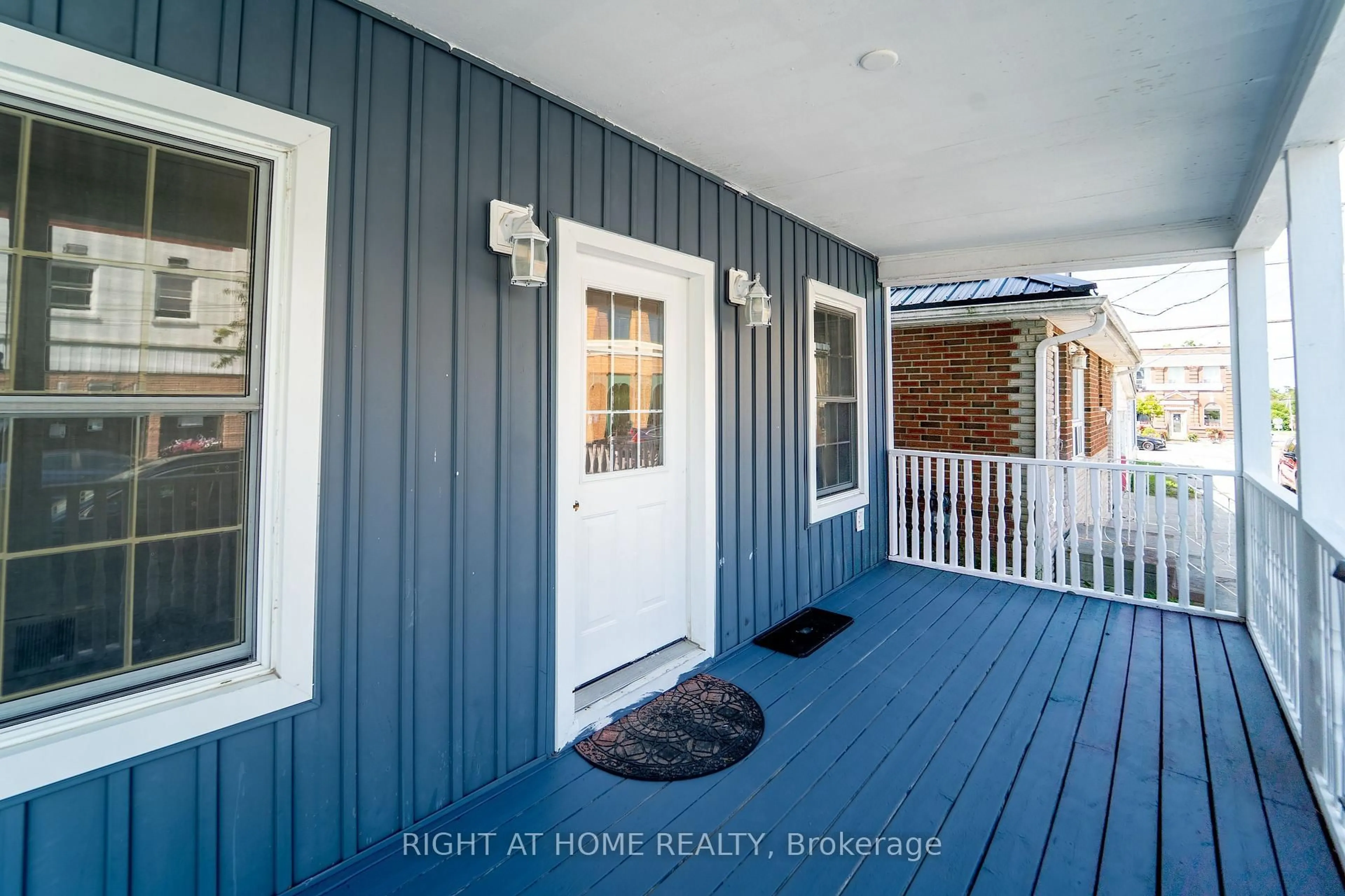 Indoor entryway for 17 Laidlaw St St, Brock Ontario L0E 1E0