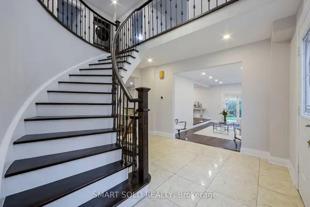 1 Tiffany Gate, Richmond Hill 3