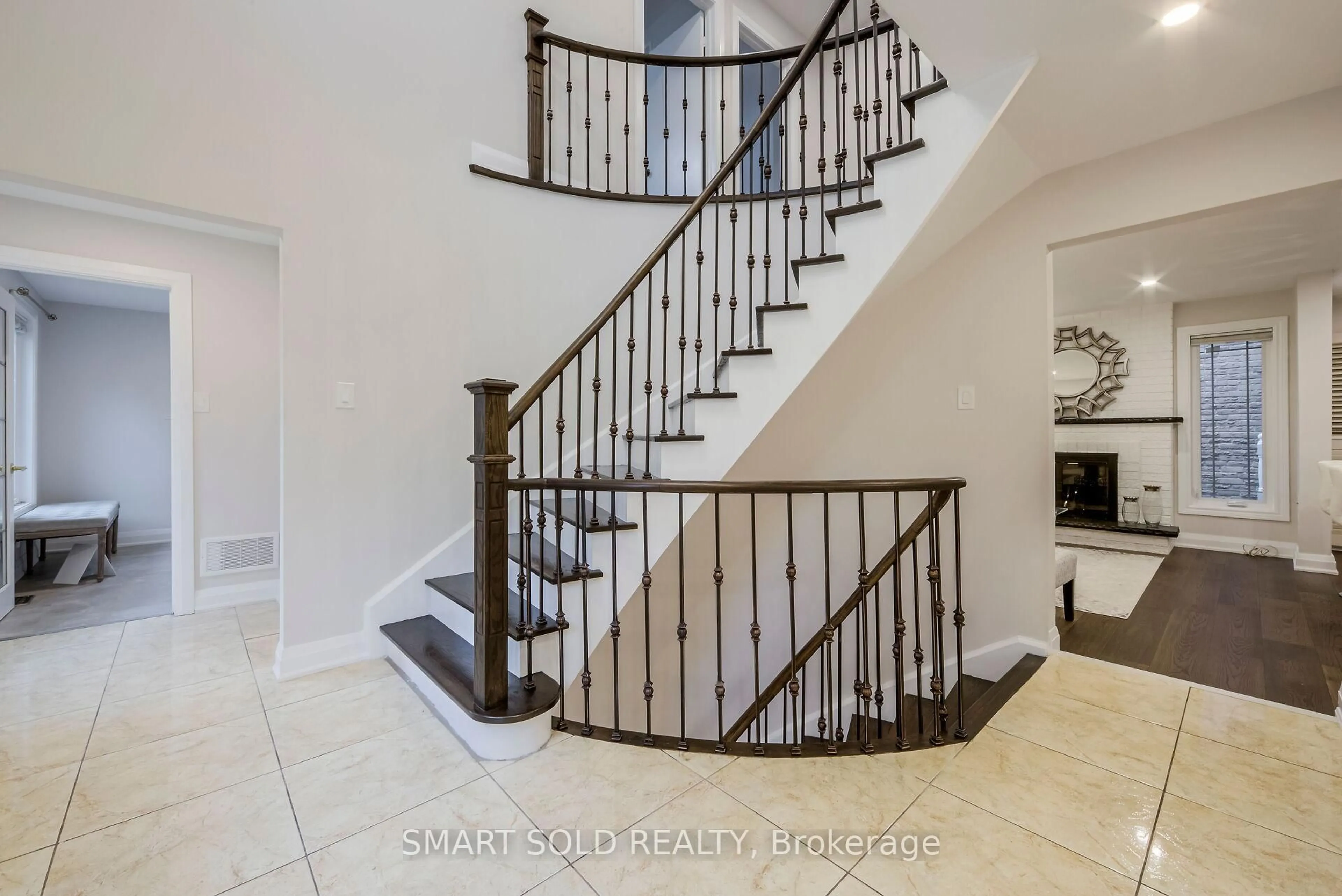 Stairs for 1 Tiffany Gate, Richmond Hill Ontario L4C 6W7