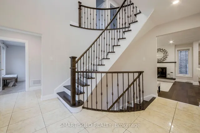 1 Tiffany Gate, Richmond Hill 4