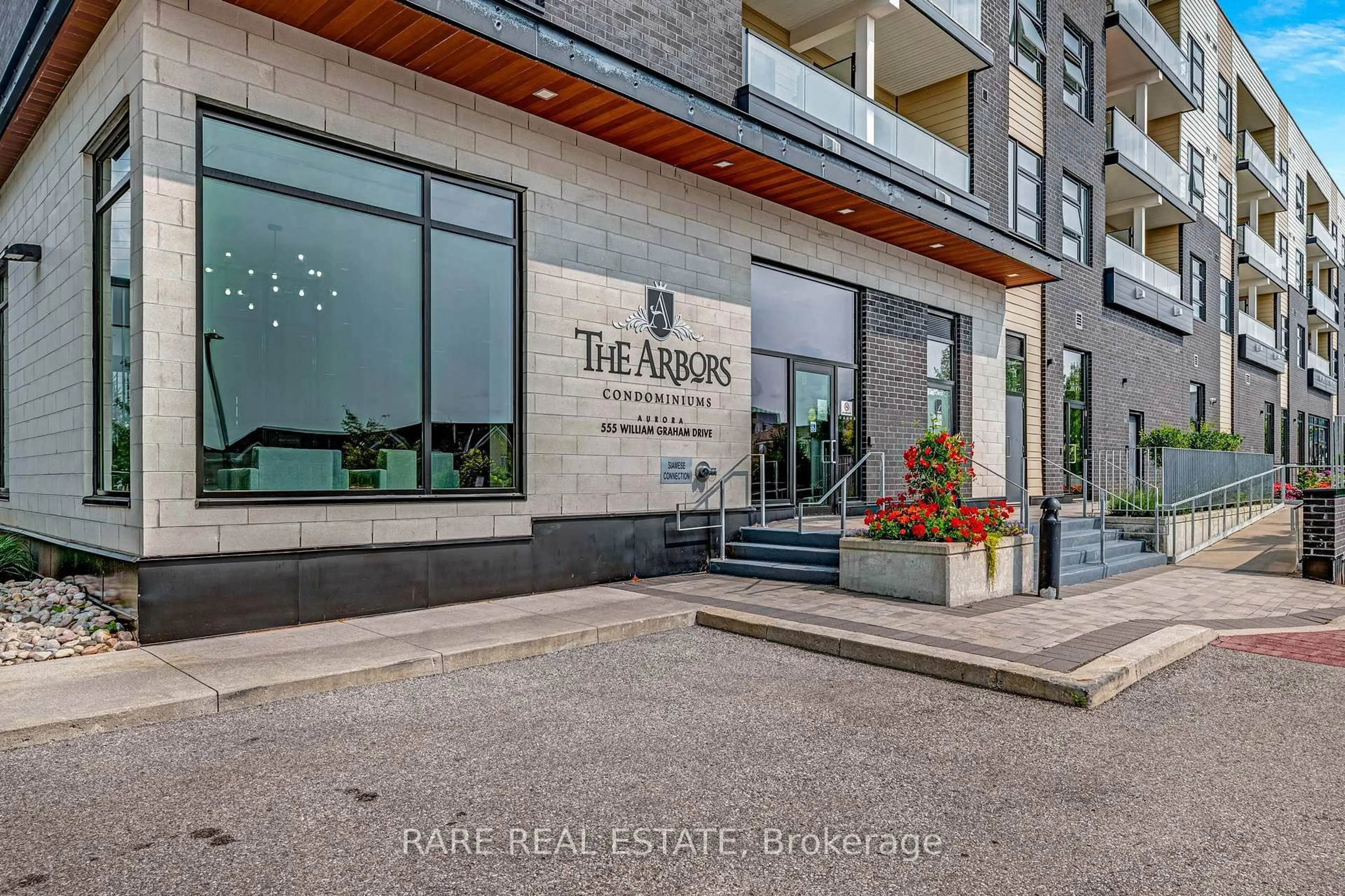 Indoor foyer for 555 William Graham Dr #115, Aurora Ontario L4G 7C4