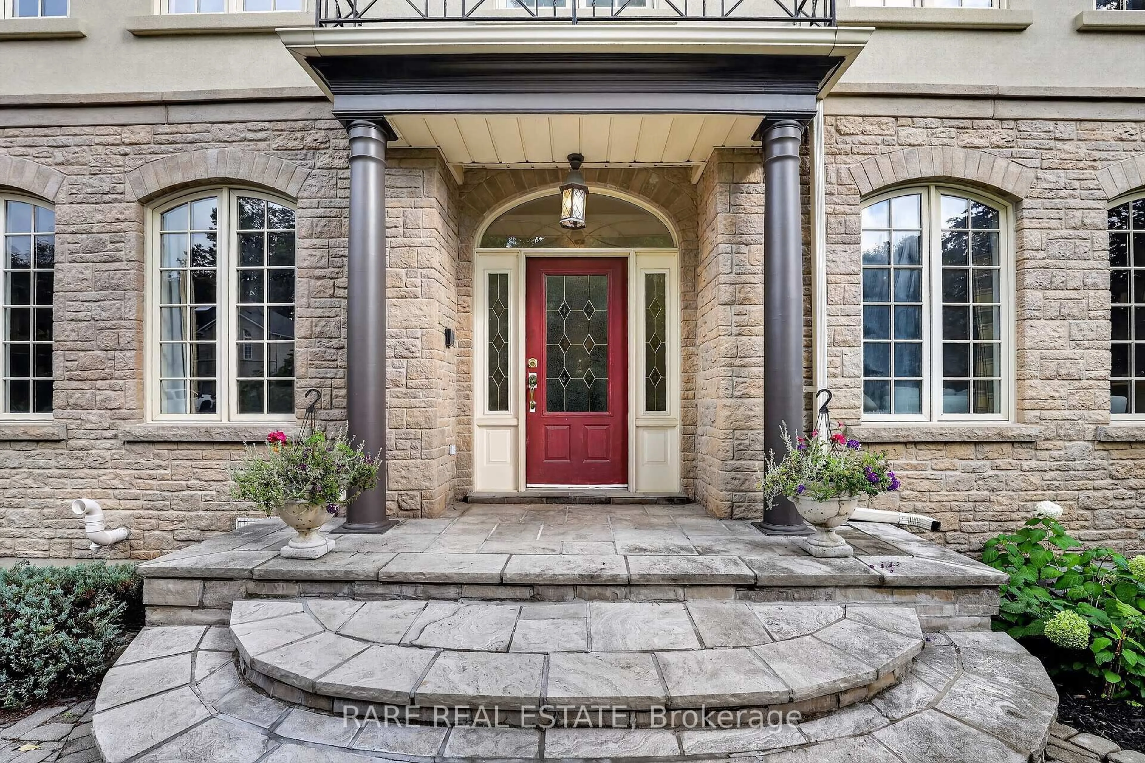 Indoor entryway for 92 Willis Dr, Aurora Ontario L4G 7M4