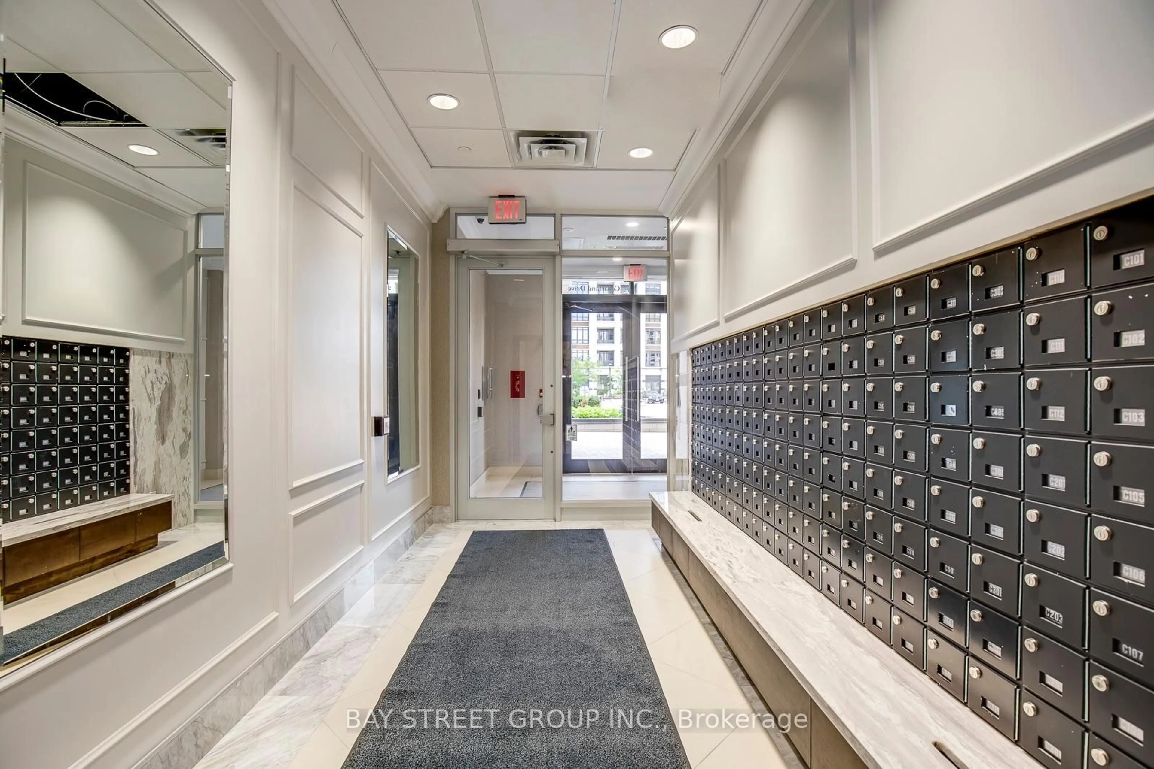Indoor foyer for 38 Cedarland Dr #911, Markham Ontario L6G 0G7