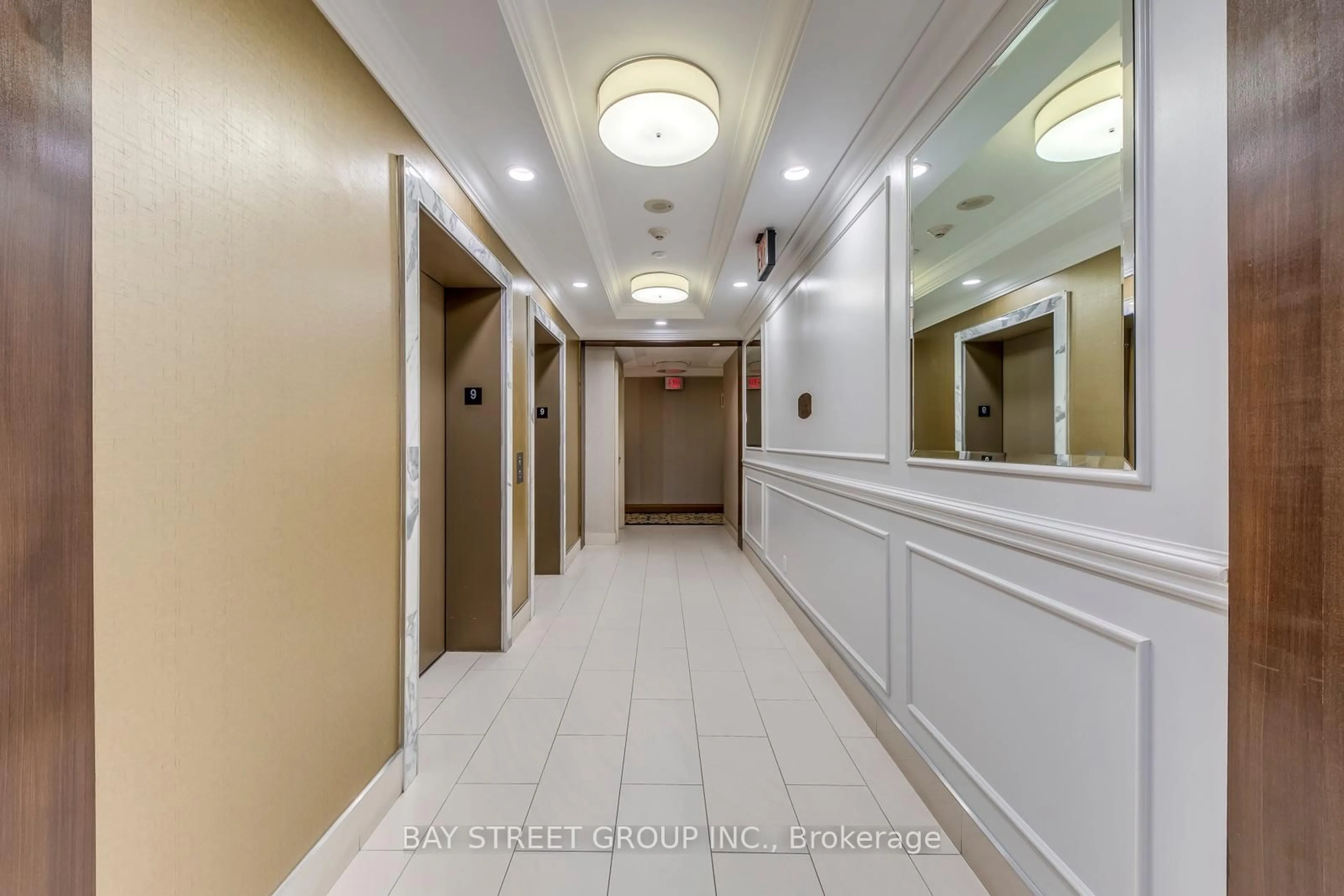 Indoor foyer for 38 Cedarland Dr #911, Markham Ontario L6G 0G7