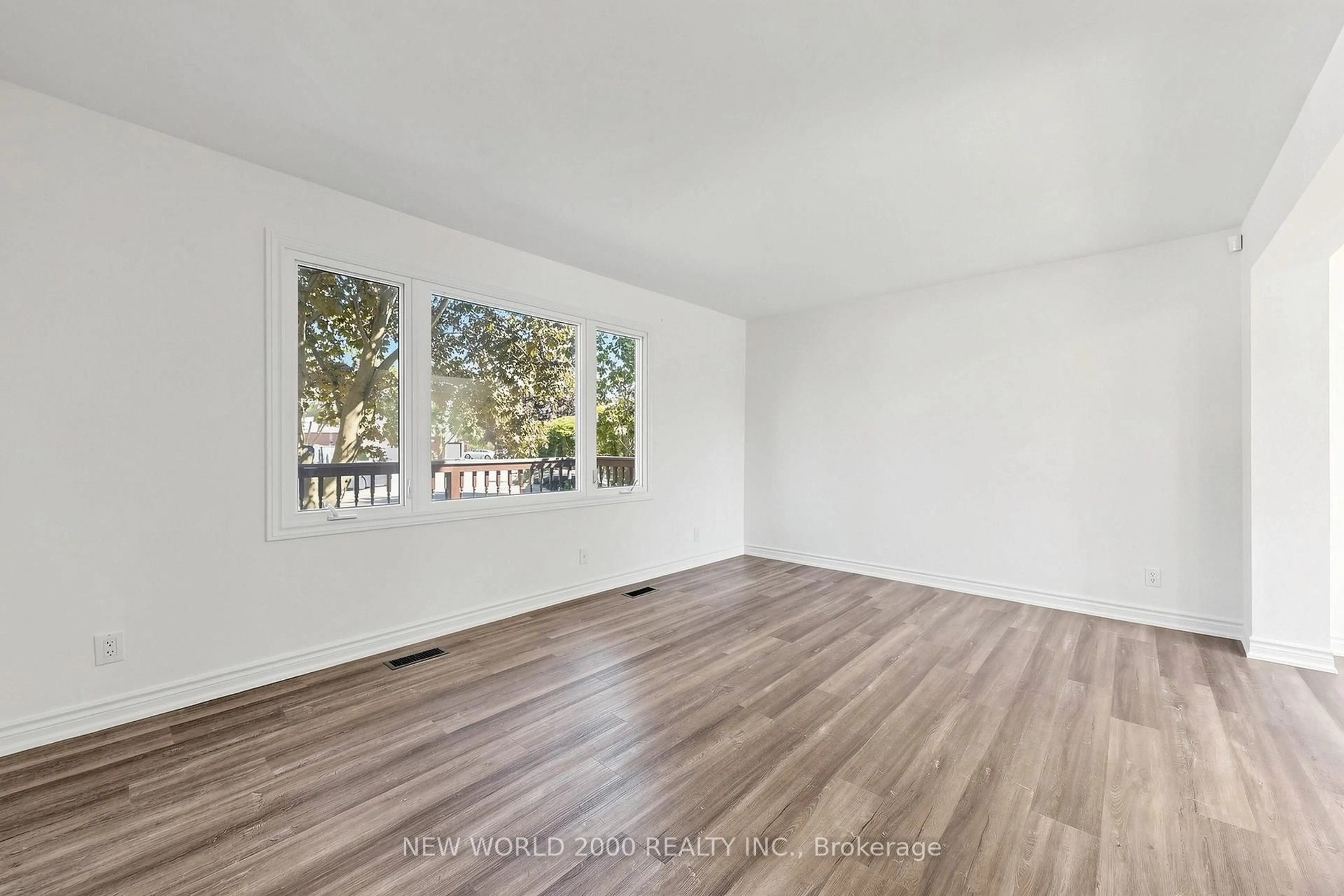 A pic of a room for 10 Buce Ave, Bradford West Gwillimbury Ontario L3Z 2C4