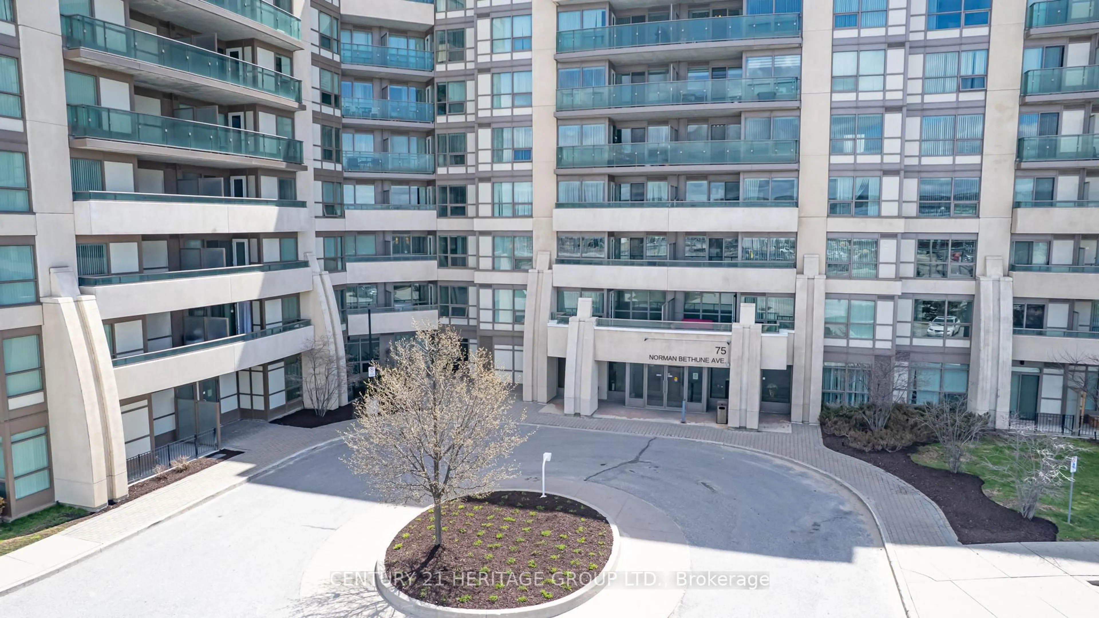Indoor foyer for 75 Norman Bethune Ave #909, Richmond Hill Ontario L4B 0B6