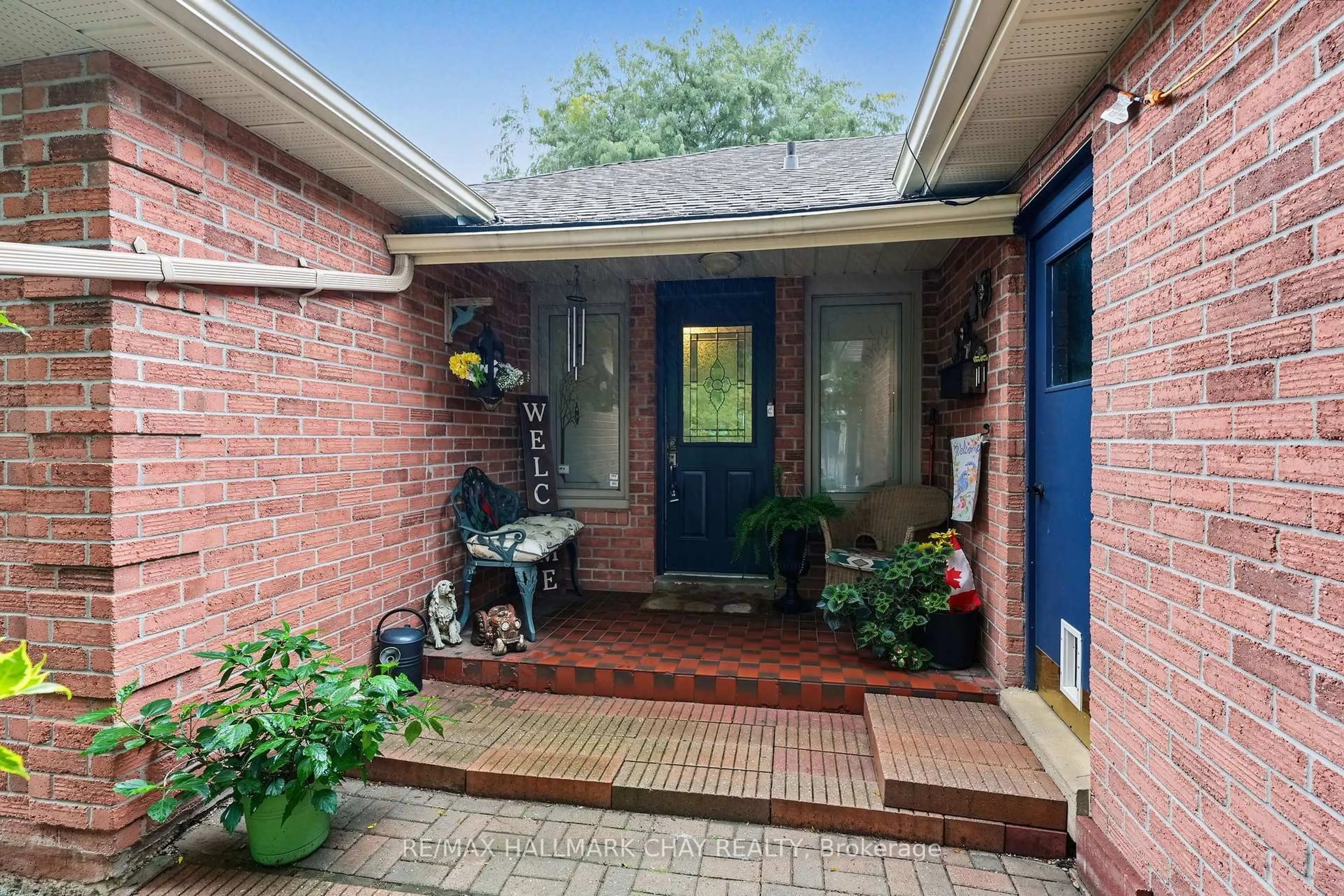Home with brick exterior material, street for 66 Hutchinson Dr, New Tecumseth Ontario L9R 1M2
