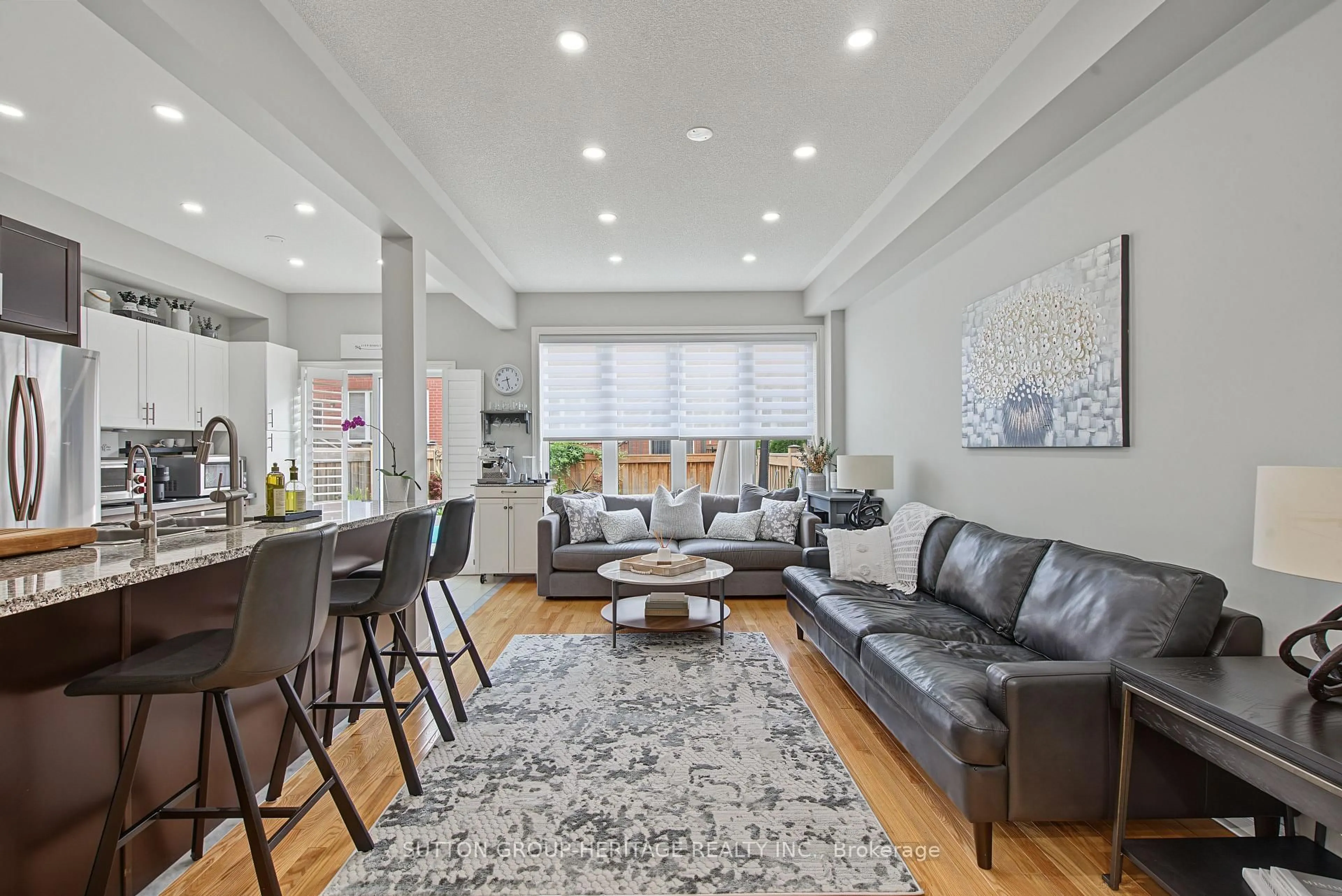 Living room with furniture, unknown for 15 Clarinet Lane, Whitchurch-Stouffville Ontario L4A 0N8