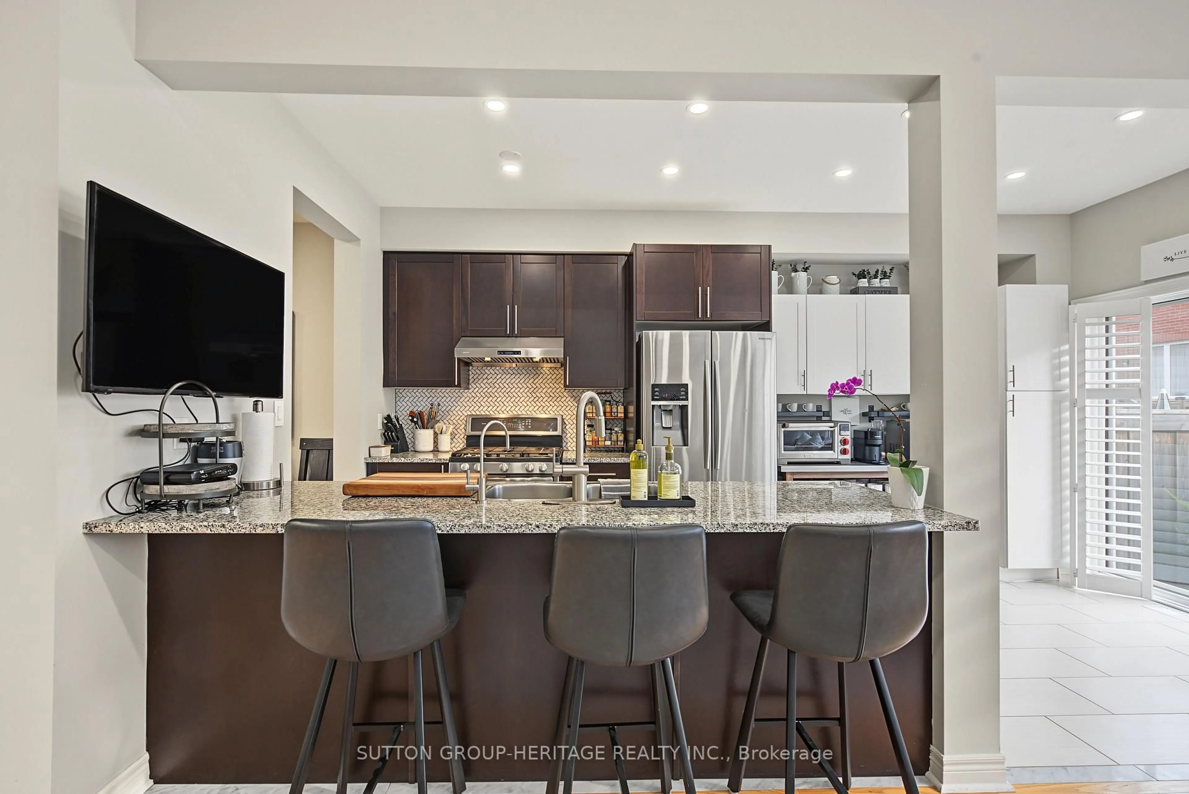 Contemporary kitchen, ceramic/tile floor for 15 Clarinet Lane, Whitchurch-Stouffville Ontario L4A 0N8