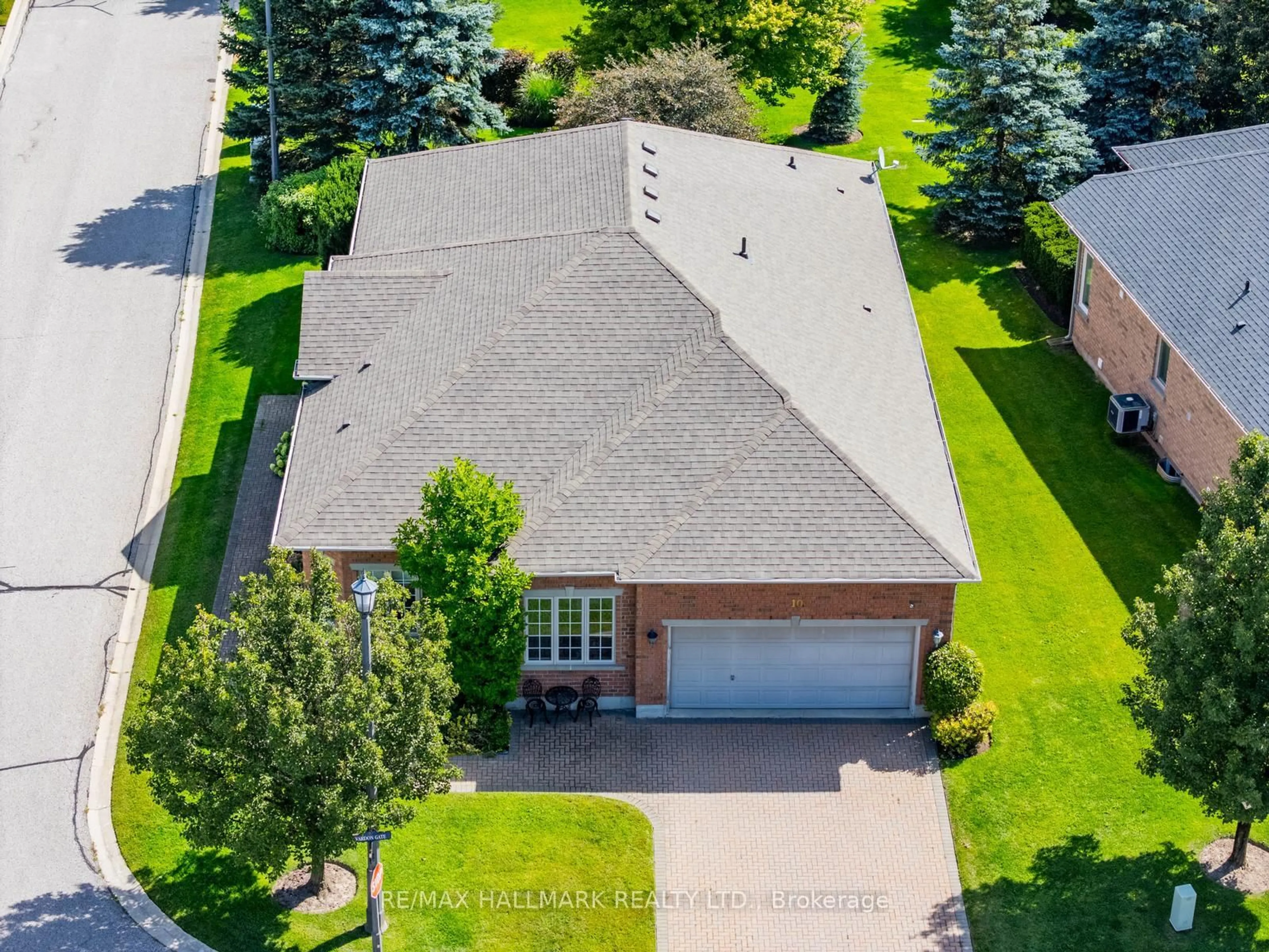 A pic from outside/outdoor area/front of a property/back of a property/a pic from drone, street for 10 Vardon Gate, Whitchurch-Stouffville Ontario L4A 1R7