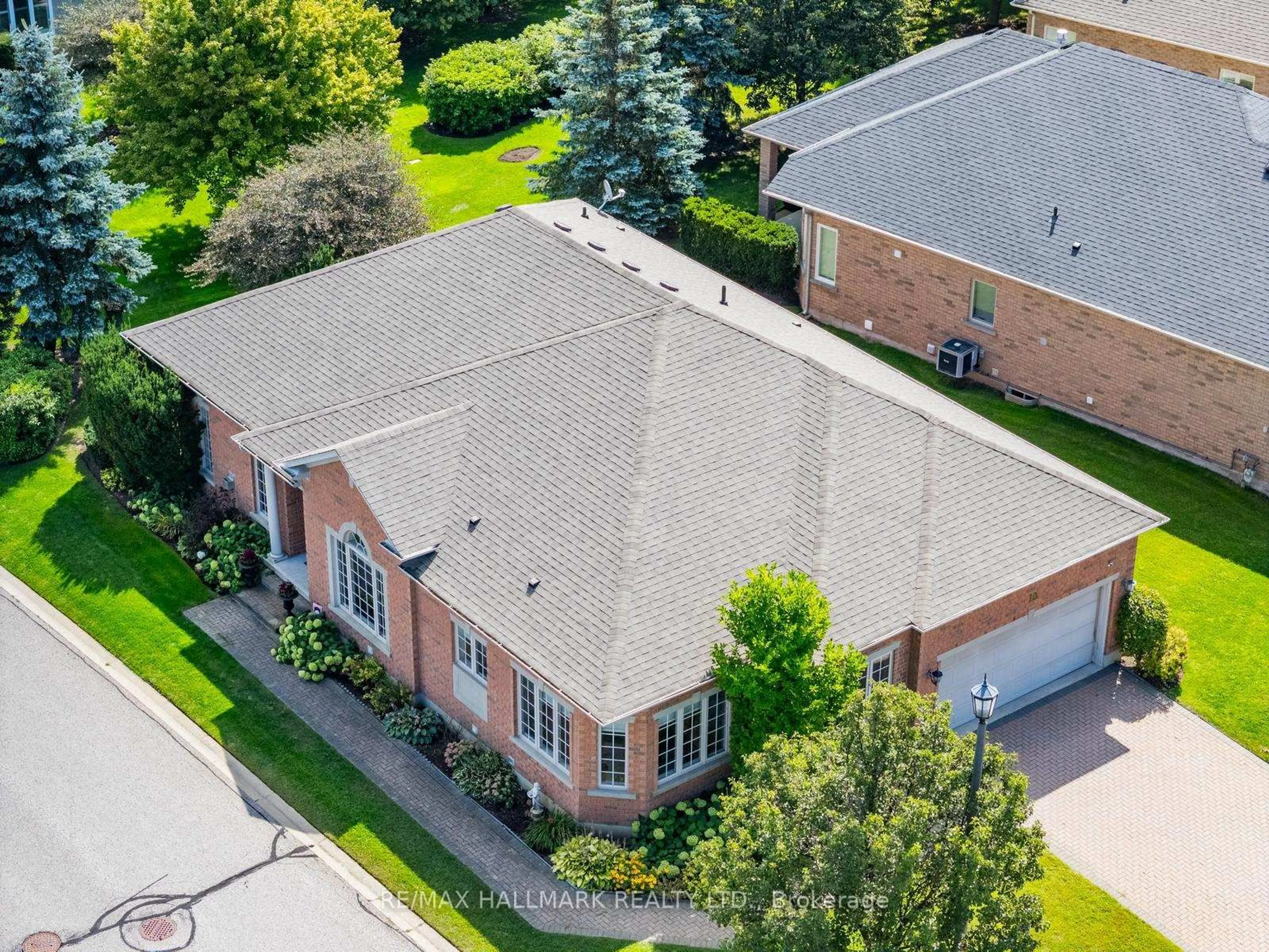 A pic from outside/outdoor area/front of a property/back of a property/a pic from drone, street for 10 Vardon Gate, Whitchurch-Stouffville Ontario L4A 1R7