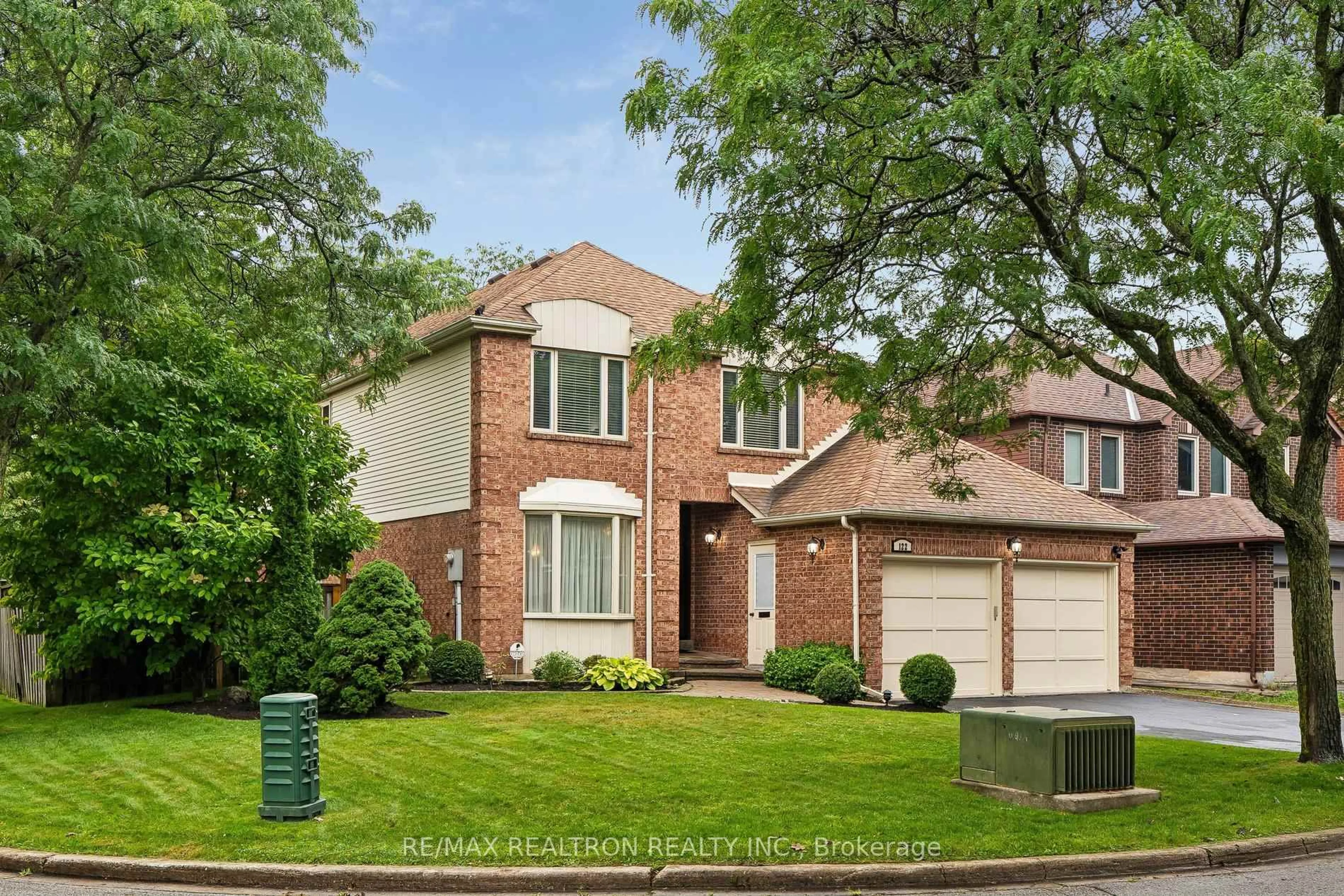 Home with brick exterior material, street for 122 Colvin Cres, Vaughan Ontario L4J 2R7