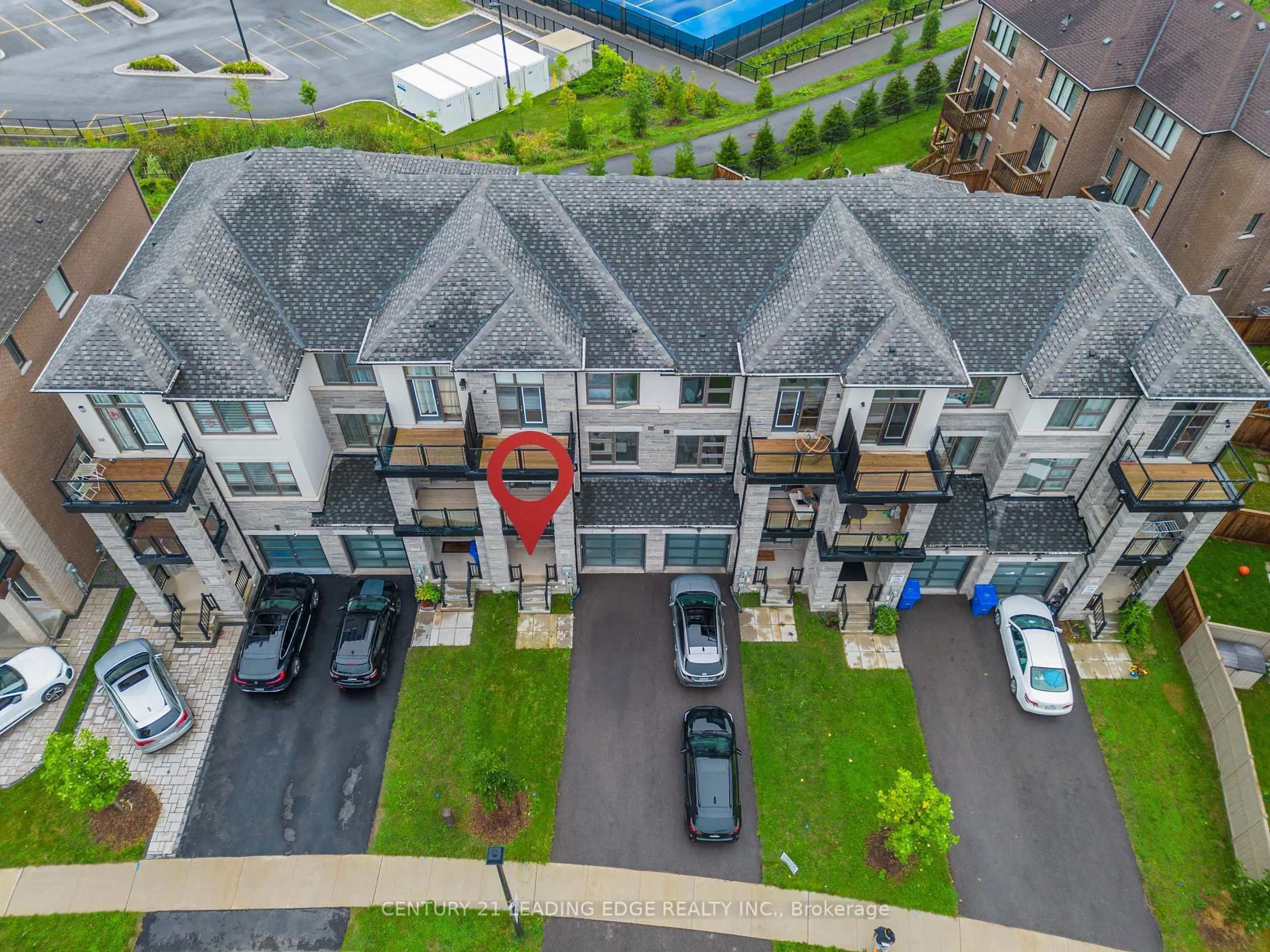 A pic from outside/outdoor area/front of a property/back of a property/a pic from drone, unknown for 332 Laplante St, Newmarket Ontario L3X 0M5