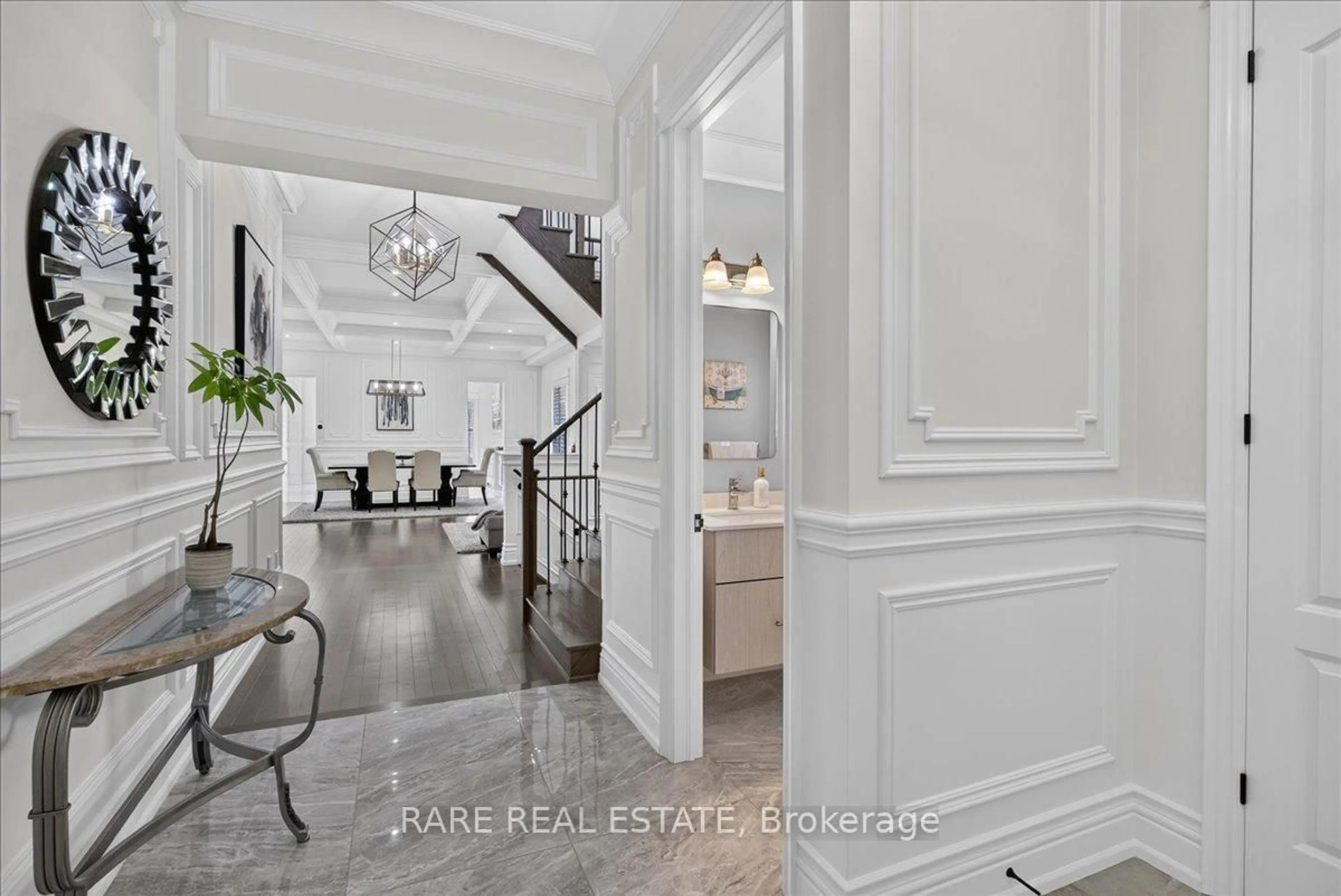 Indoor entryway for 43 Pear Blossom Way, East Gwillimbury Ontario L9N 0T1