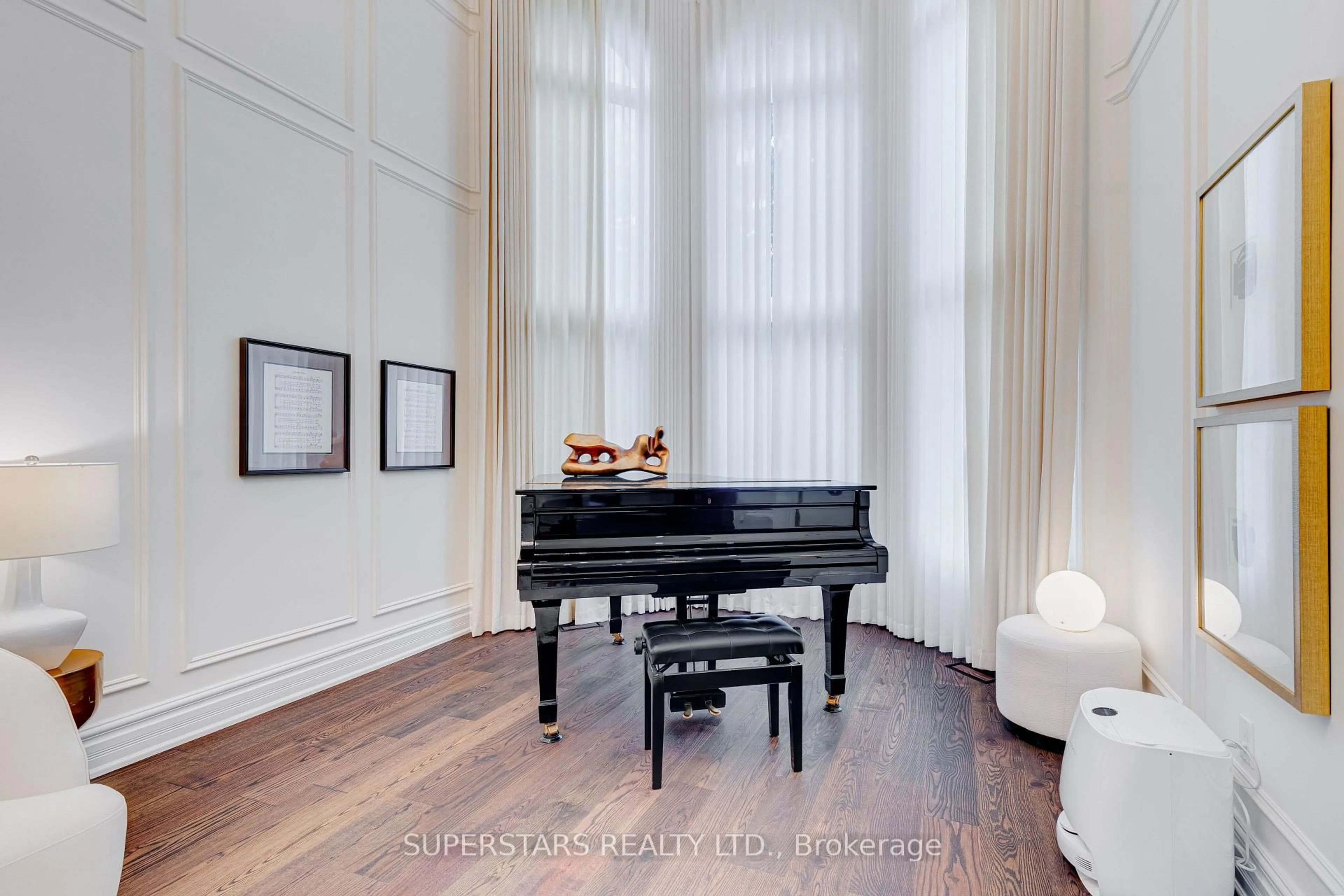 A pic of a room for 1075 Secretariate Rd, Newmarket Ontario L3X 1M3