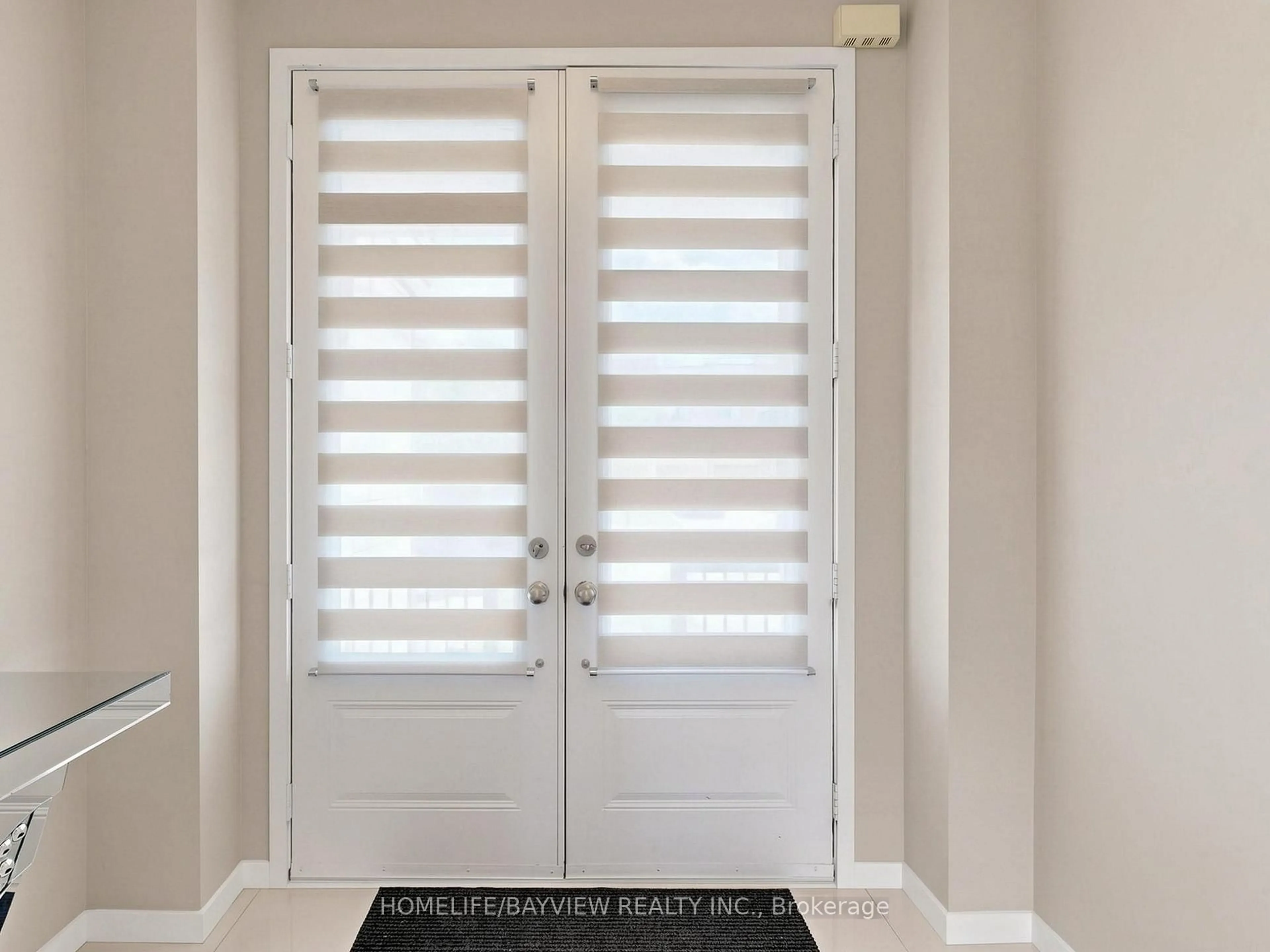 Indoor entryway for 240 Elyse Crt, Aurora Ontario L4G 2C9