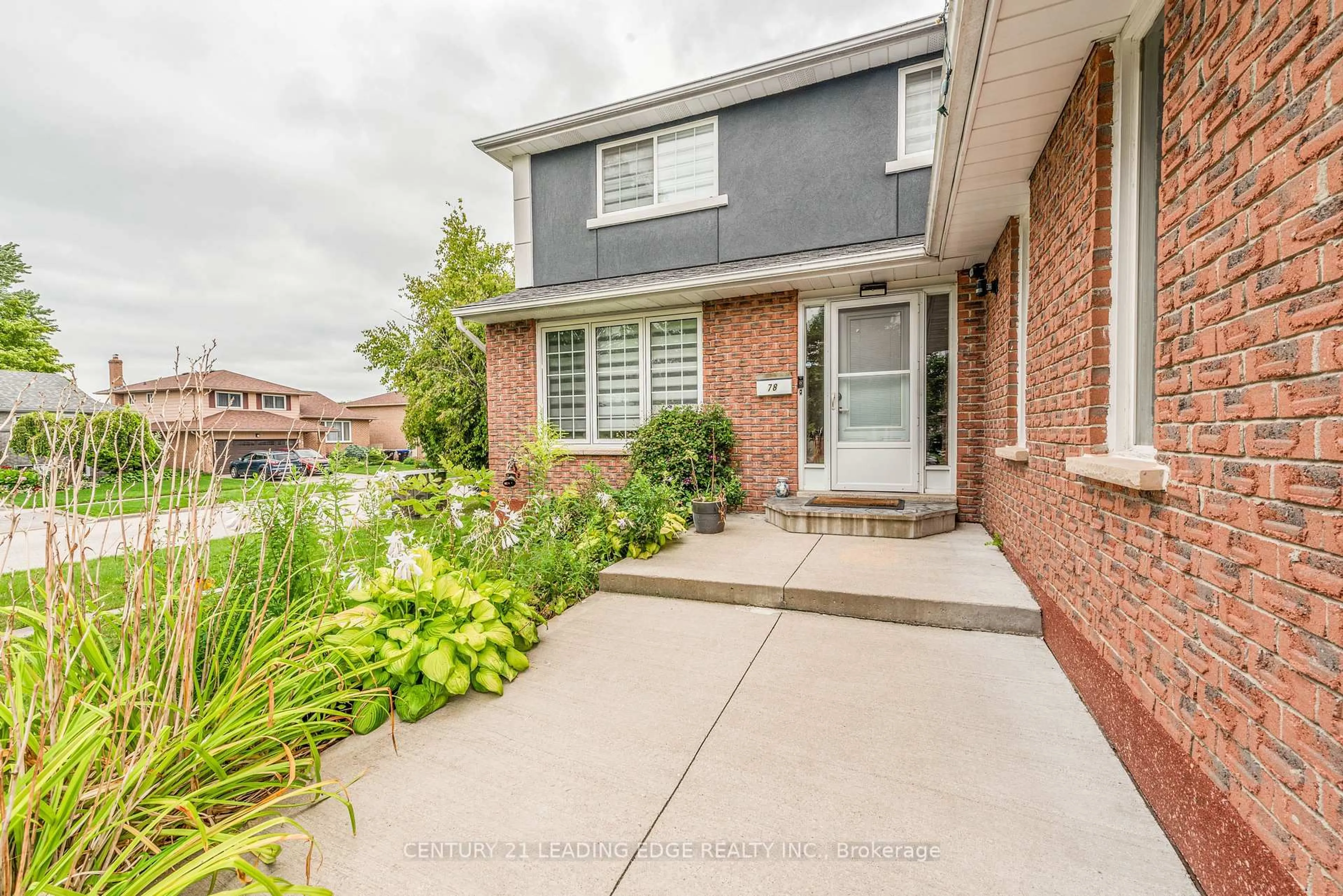 Home with brick exterior material, street for 78 Crown Cres, Bradford West Gwillimbury Ontario L3Z 2M1