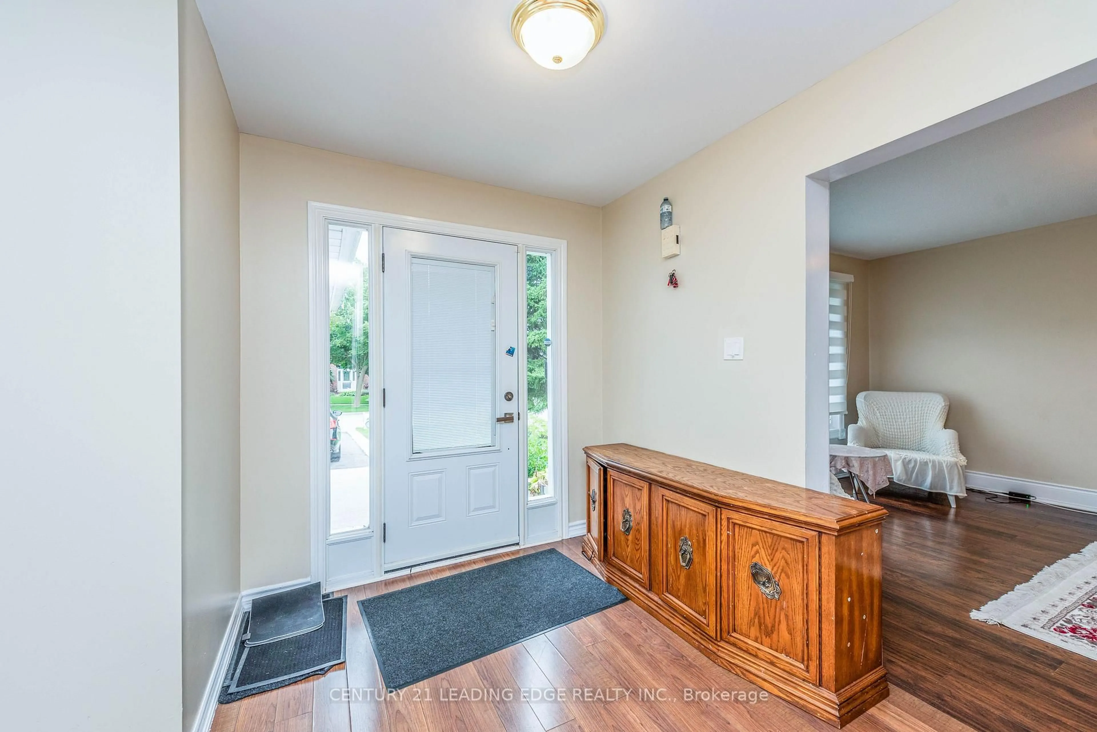 Indoor entryway for 78 Crown Cres, Bradford West Gwillimbury Ontario L3Z 2M1