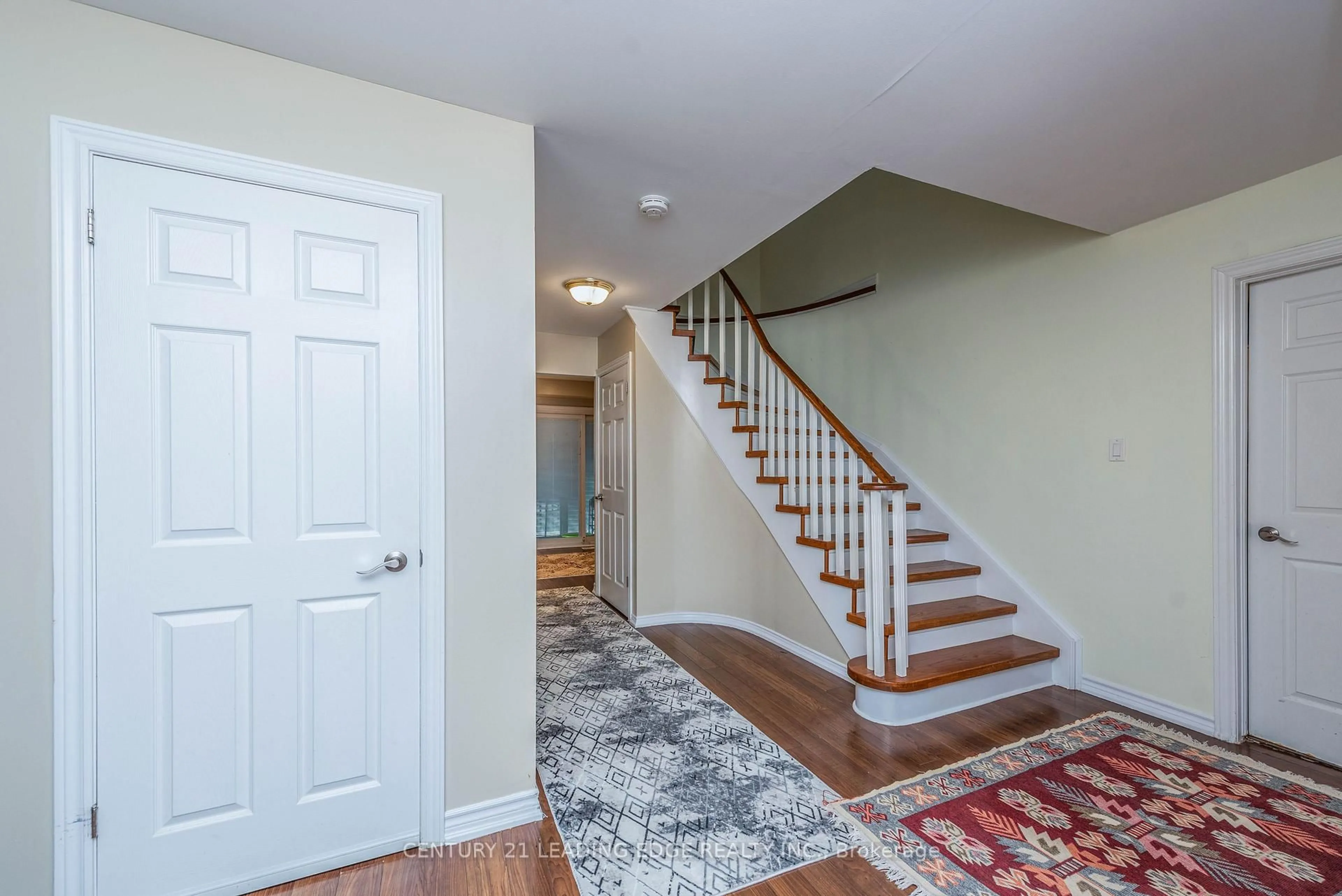 Indoor entryway for 78 Crown Cres, Bradford West Gwillimbury Ontario L3Z 2M1