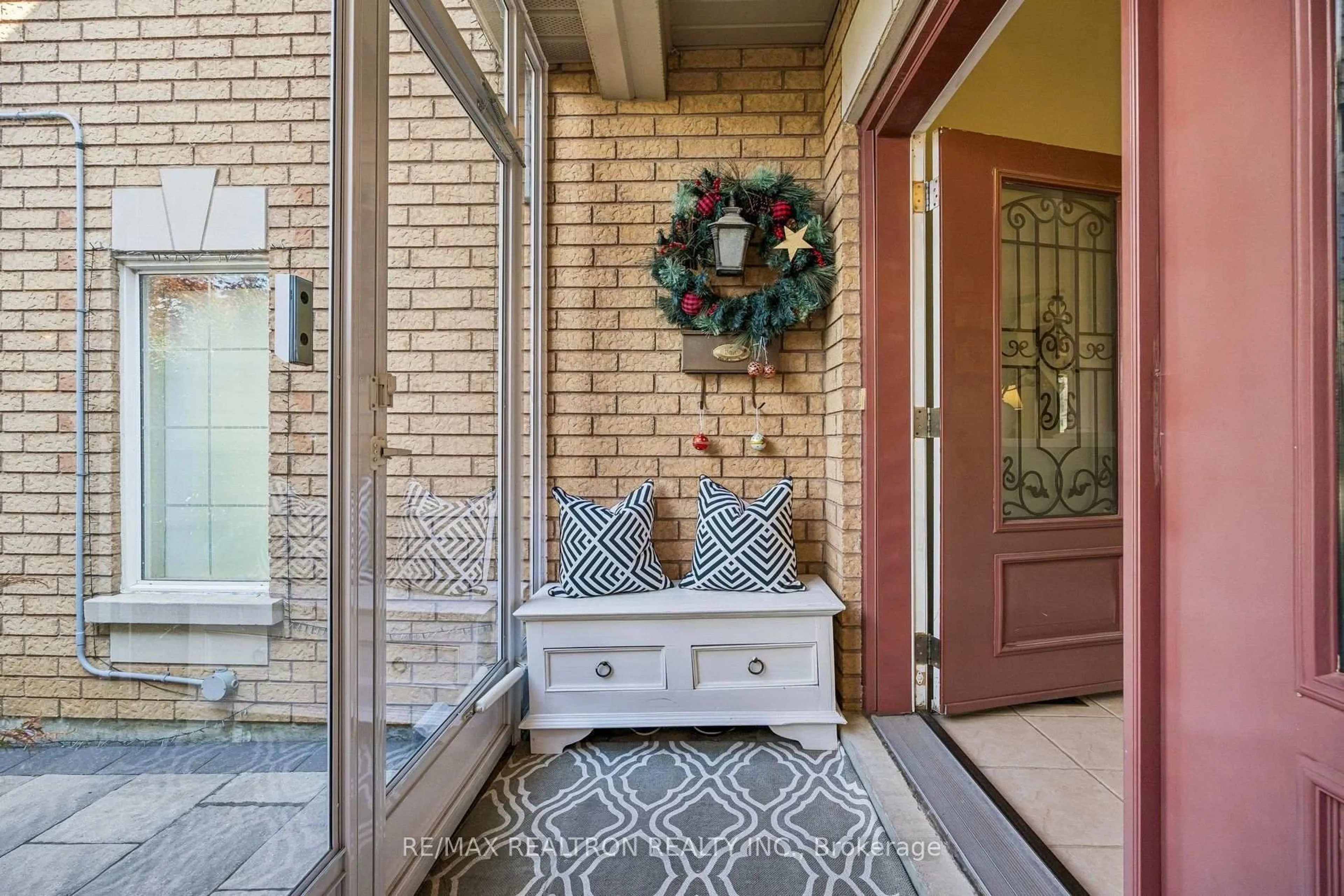 Indoor entryway for 9 Kimono Cres, Richmond Hill Ontario L4S 1X5