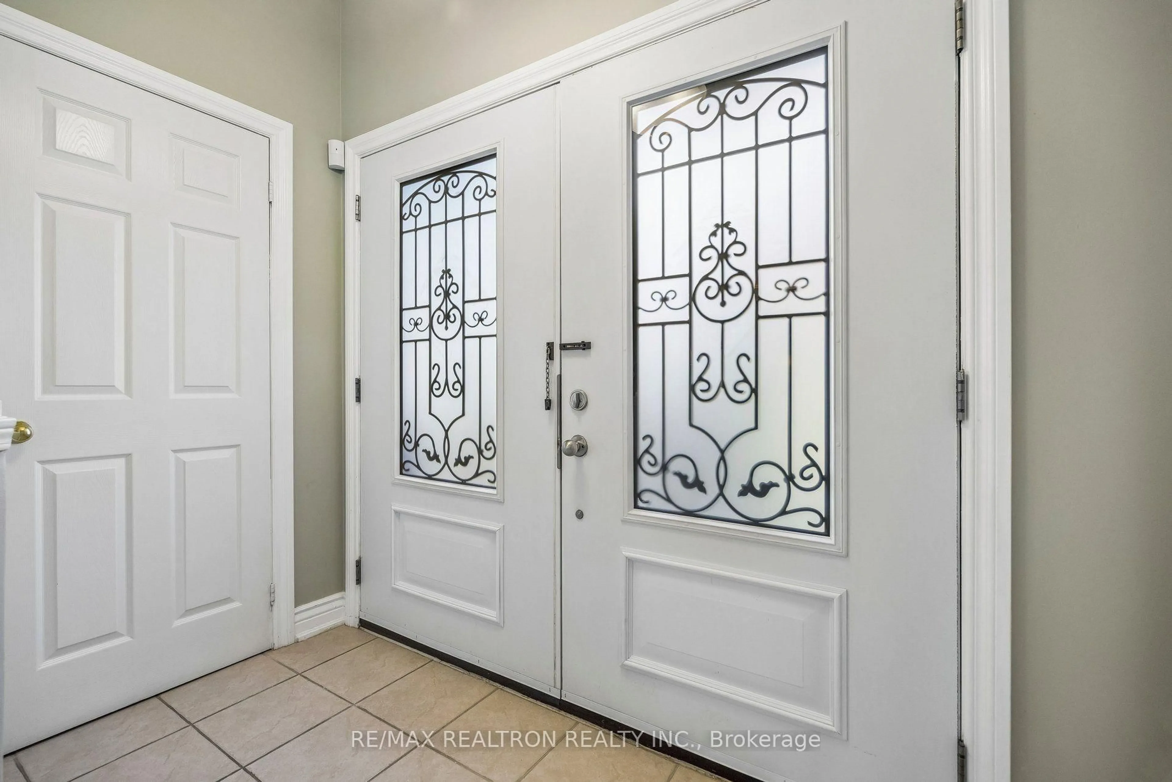 Indoor entryway for 9 Kimono Cres, Richmond Hill Ontario L4S 1X5