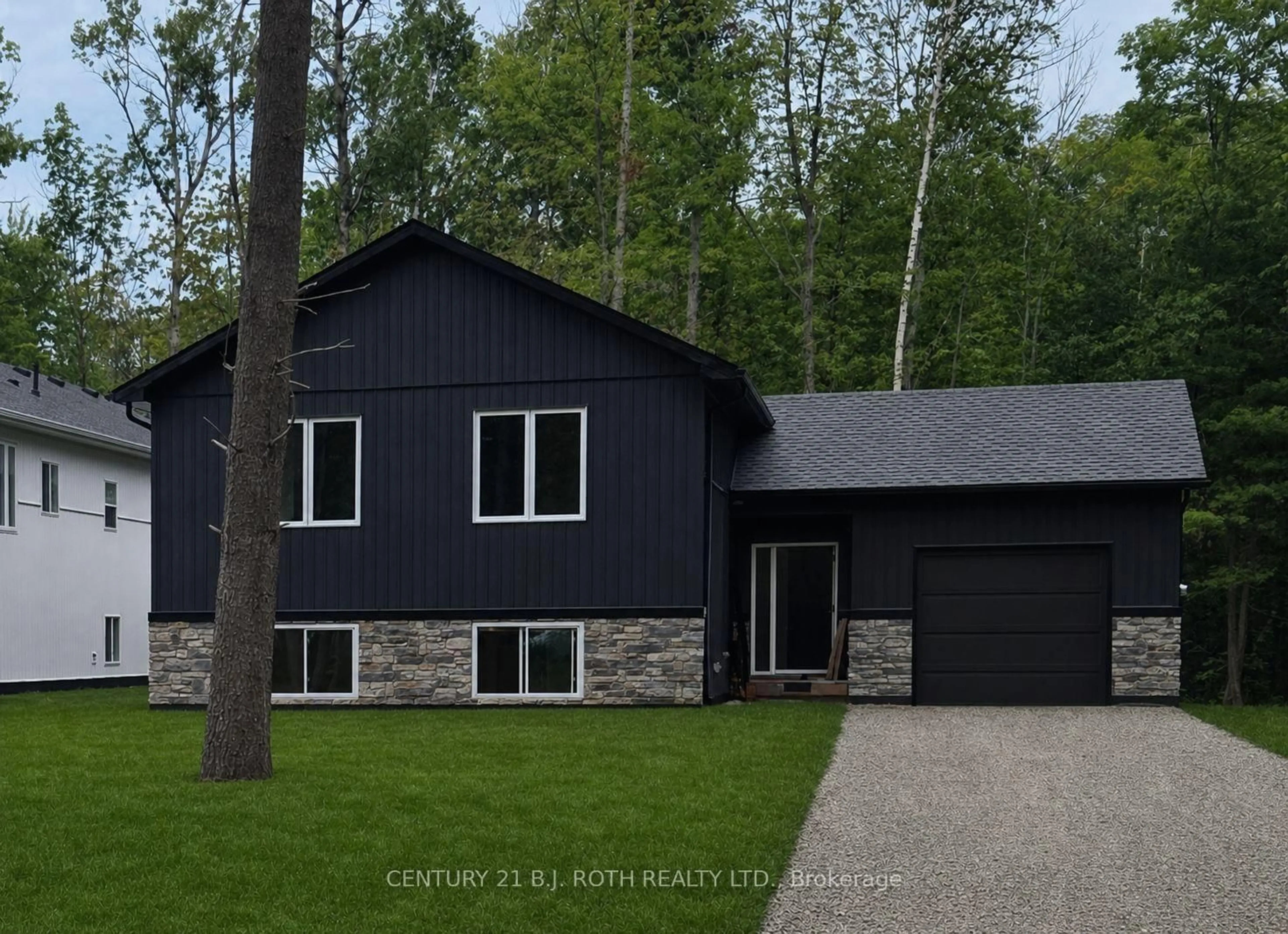 Home with vinyl exterior material, street for 3183 Cove Ave, Innisfil Ontario L9S 2K7
