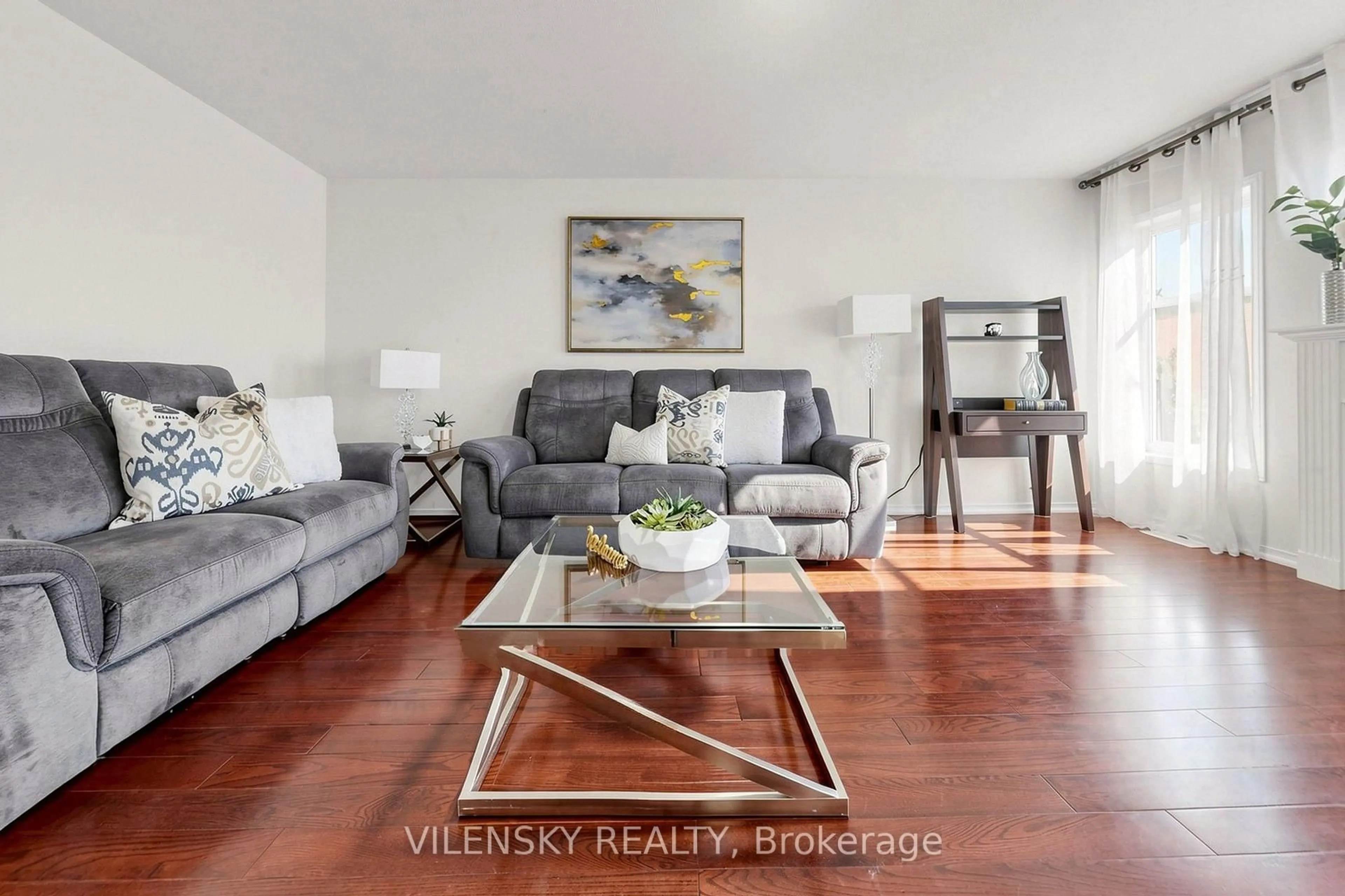 Living room with furniture, wood/laminate floor for 46 Westcliffe Cres, Richmond Hill Ontario L4E 0S2
