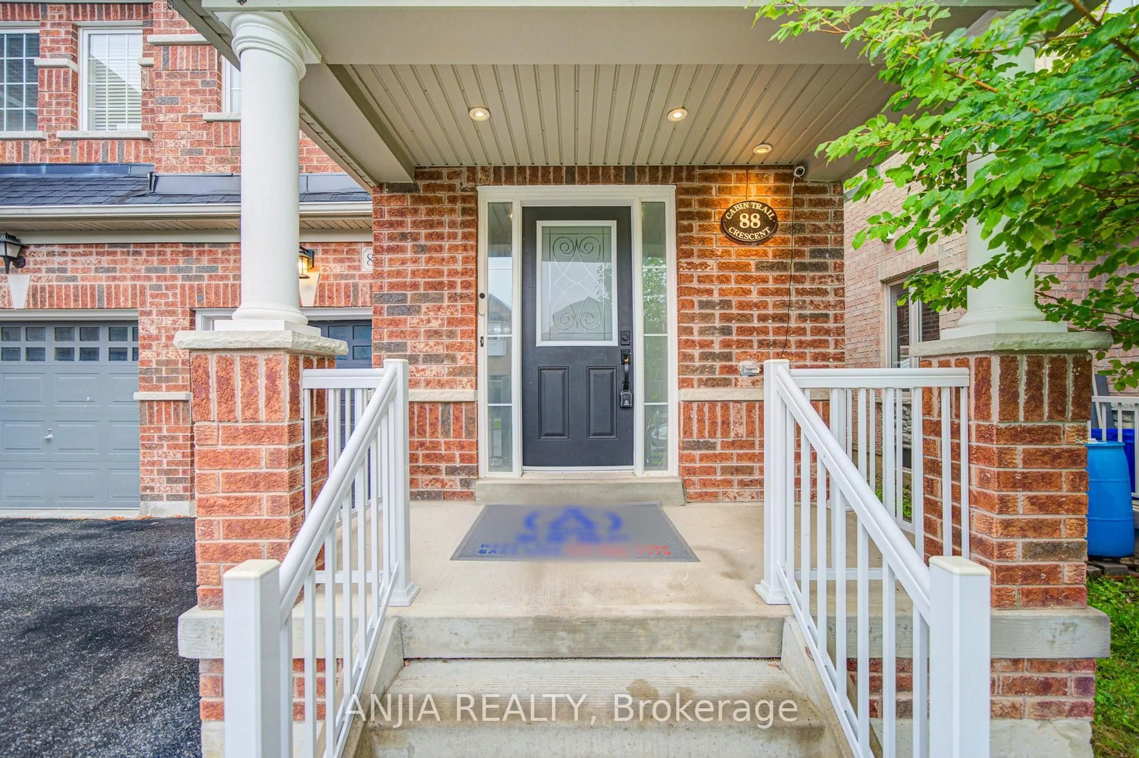 Indoor entryway for 88 Cabin Trail Cres, Whitchurch-Stouffville Ontario L4A 0S7